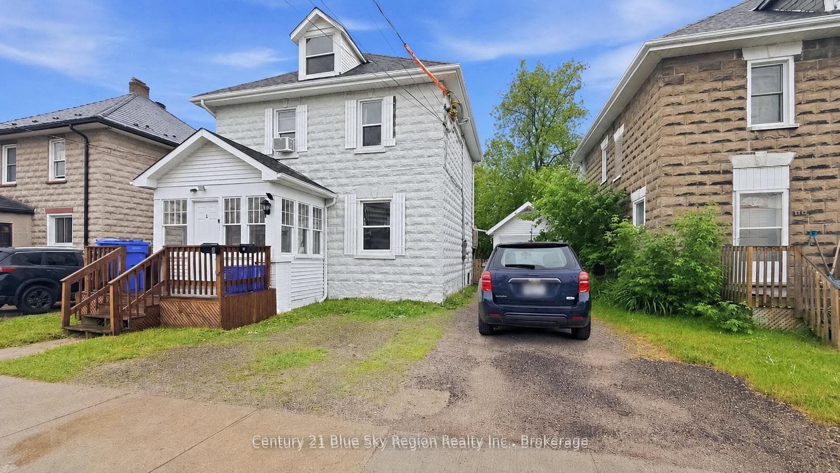 923 Fraser Street photo 1
