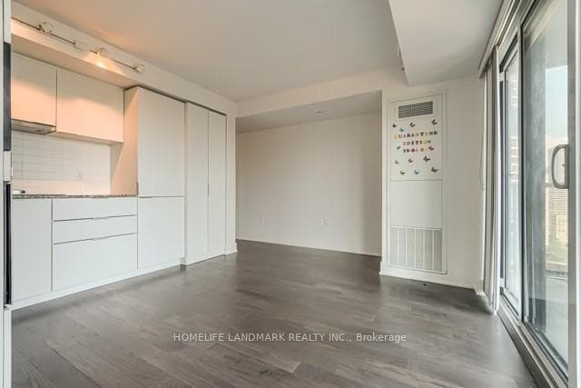 955 Bay Street Unit 1905 photo 8
