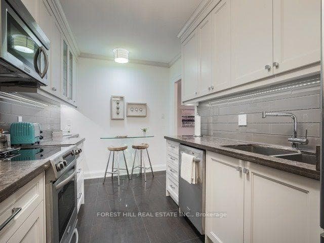 350 Lonsdale Road Unit 502 photo 9