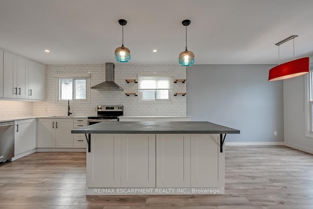 7 Garside Avenue Unit Main photo 9