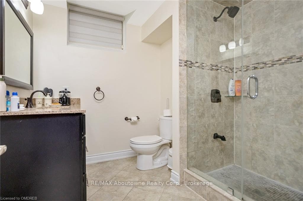 2235 GRENVILLE Drive photo 40