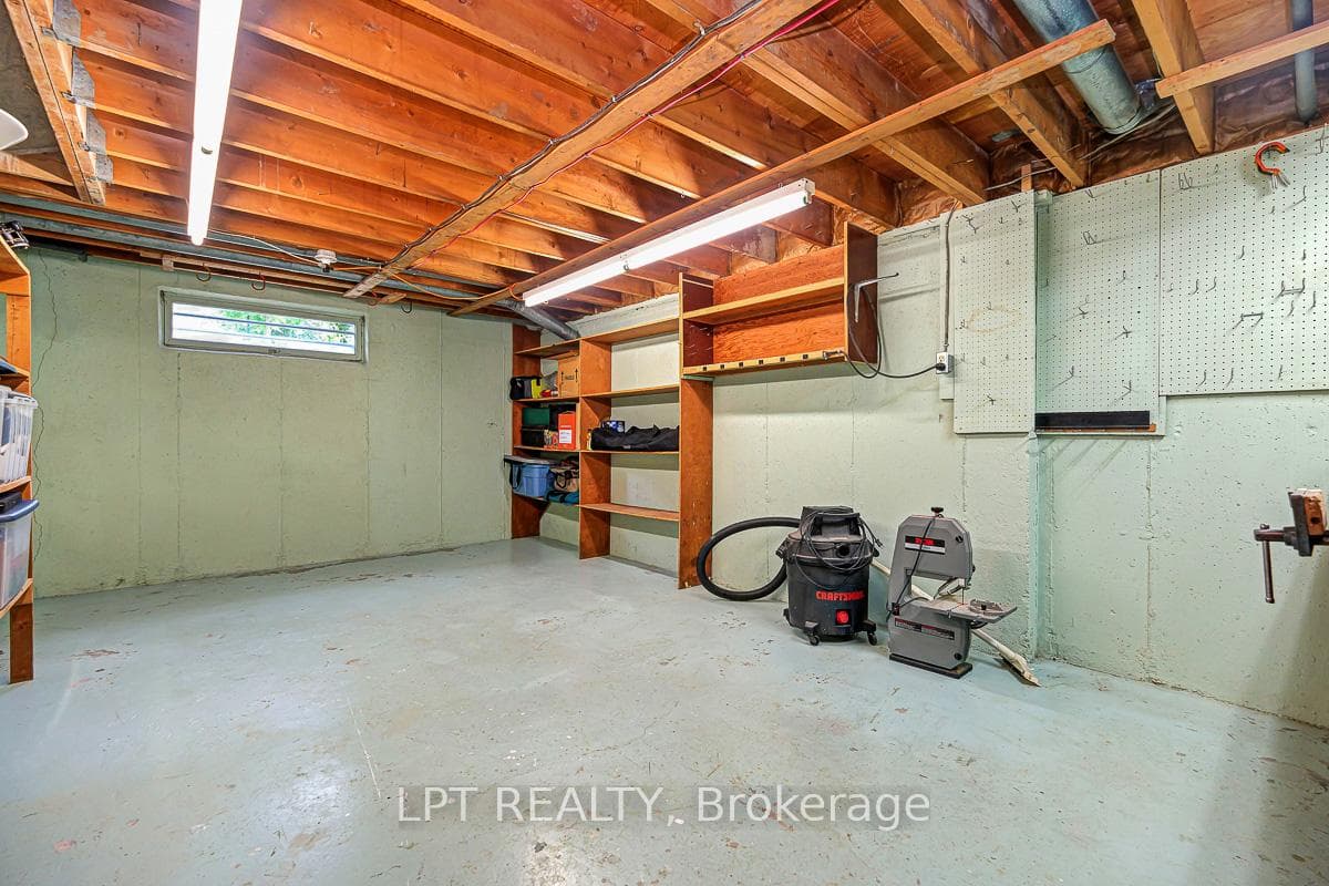 1772 Dunkirk Crescent photo 37