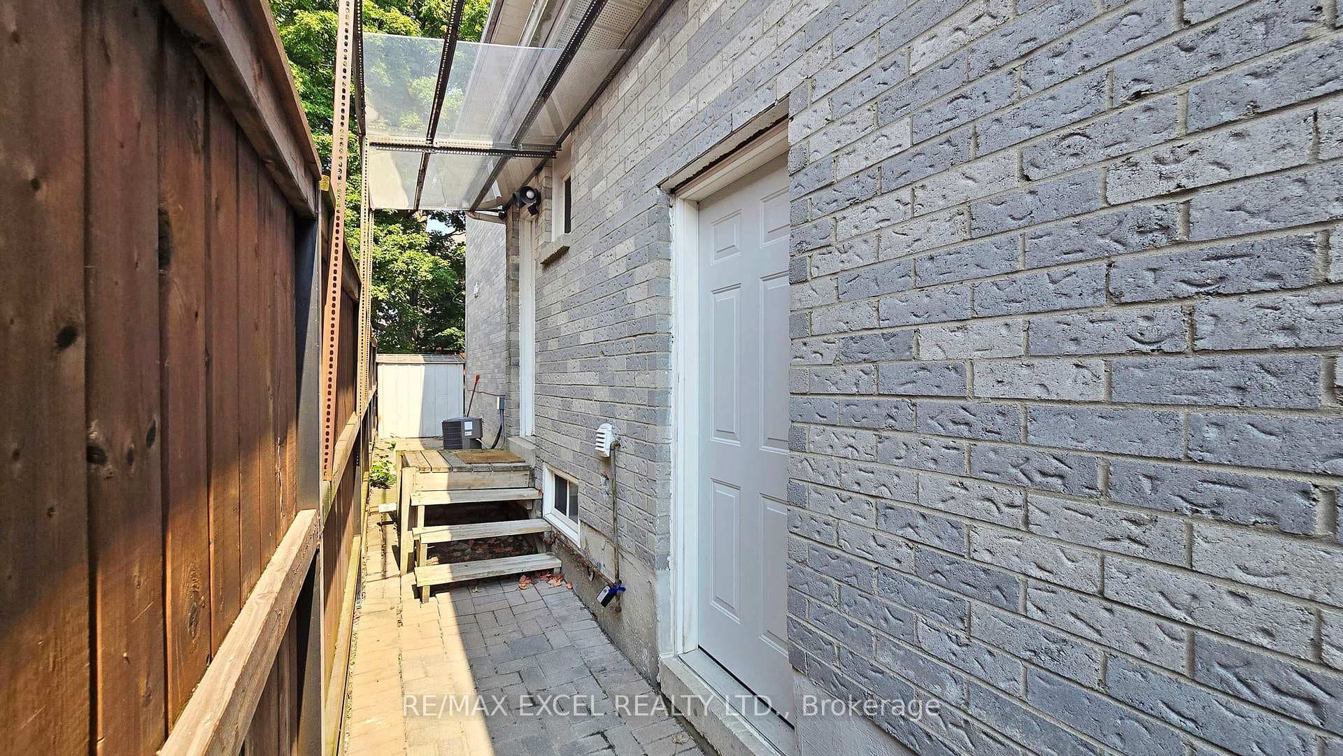 40 Pickett Crescent Unit BSMT photo 24