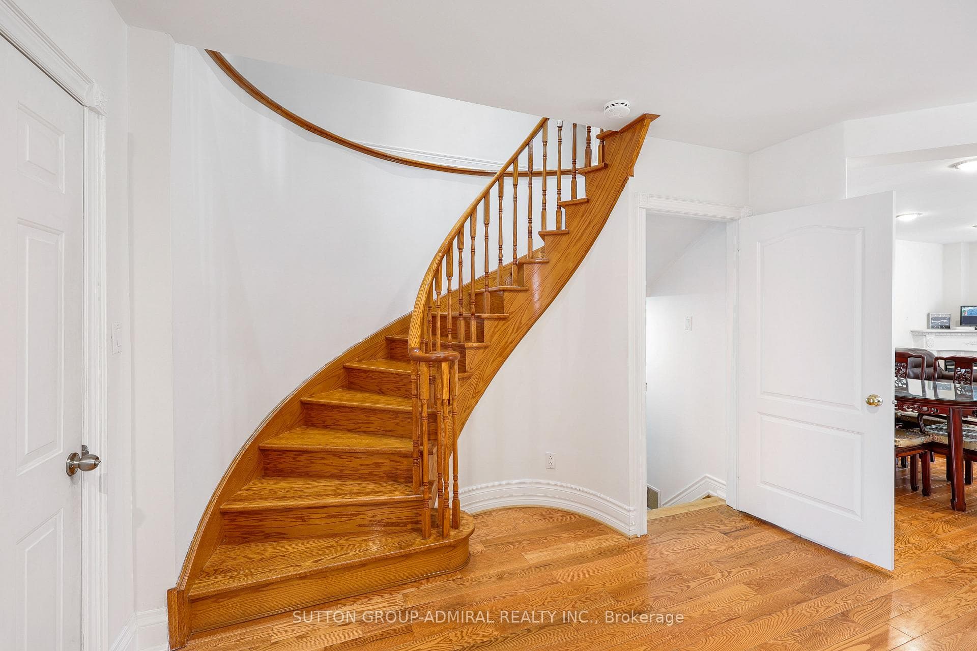 104 Deepsprings Crescent photo 6