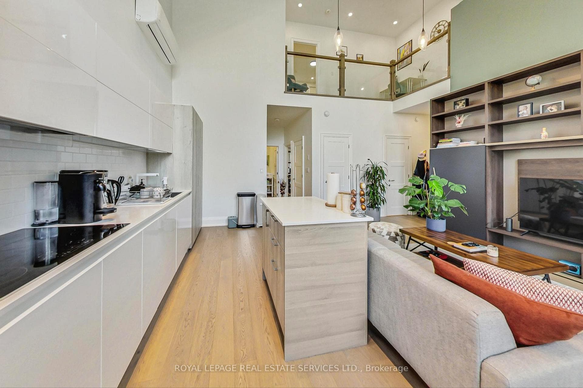 135 Evans Avenue Unit B photo 6