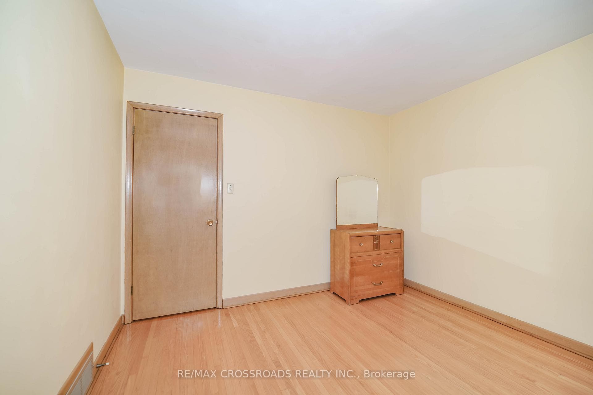 1326 Victoria Park Avenue photo 17