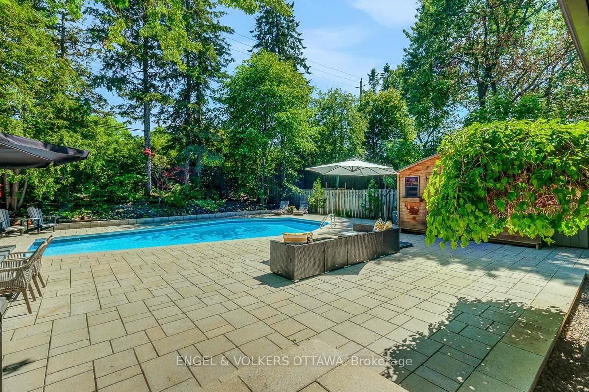 54 Qualicum Street photo 37