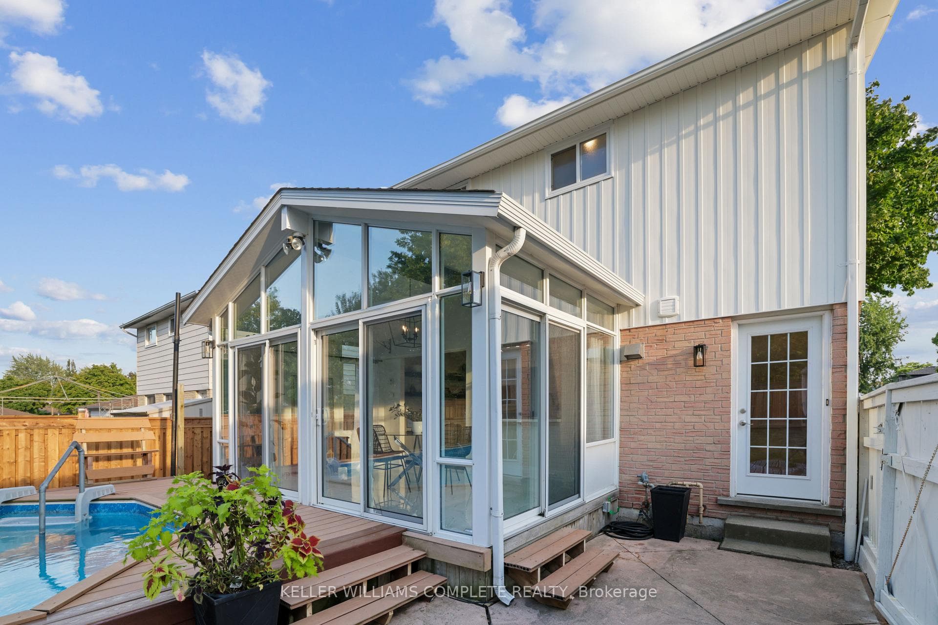 49 Markham Crescent photo 37