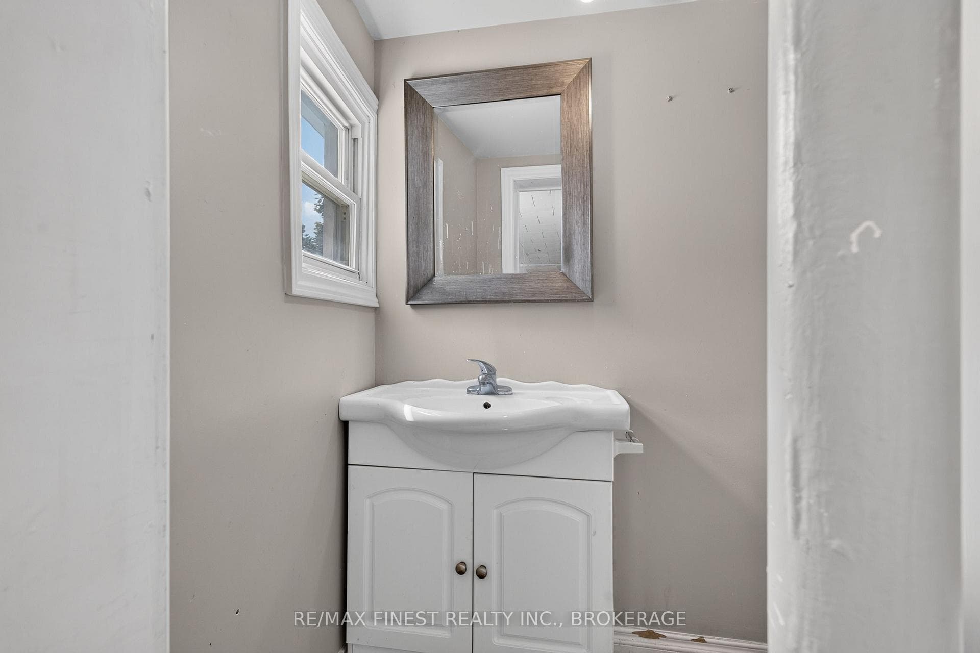 358 Johnson Street photo 17