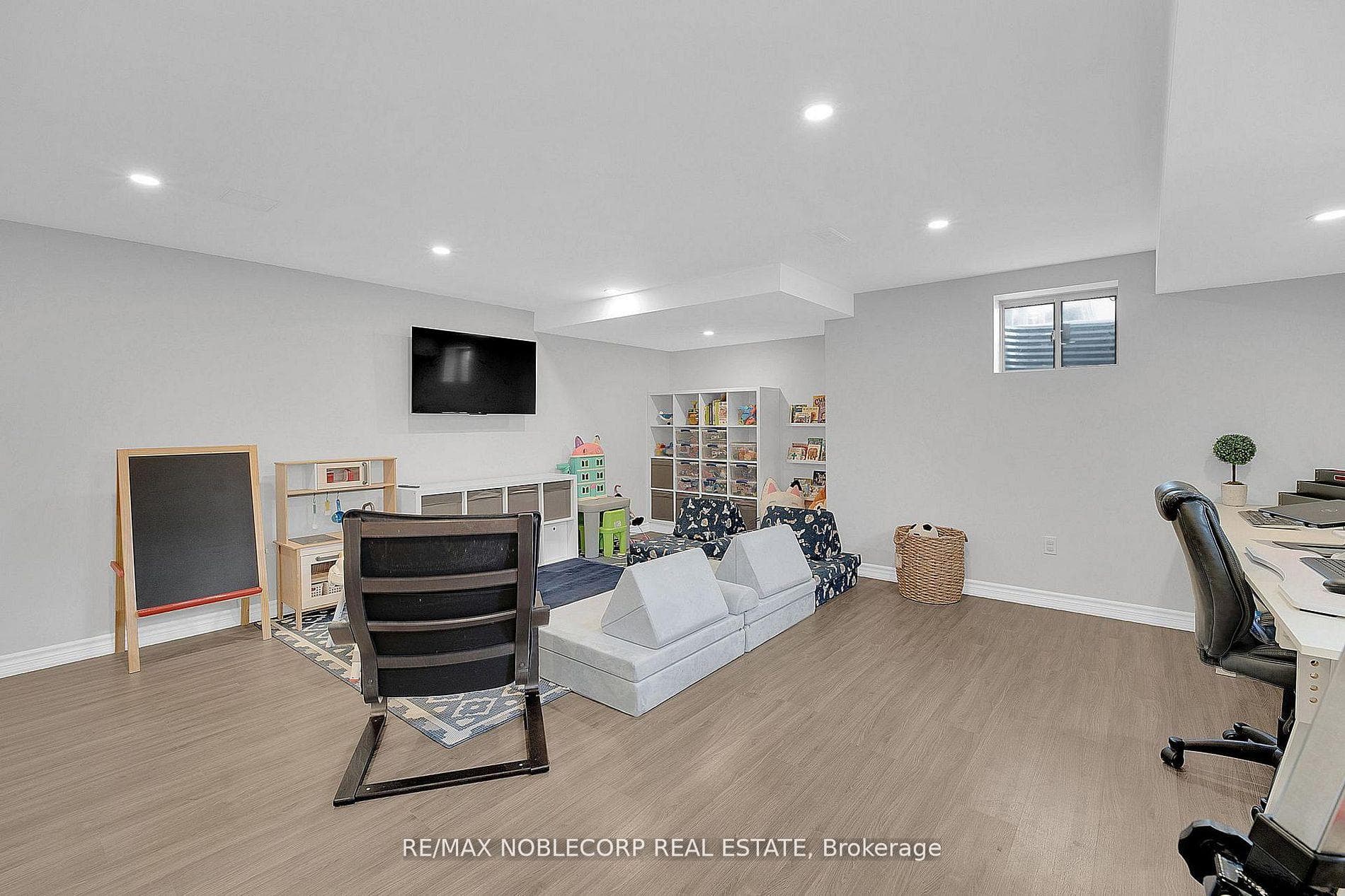 40 Sharpe Crescent photo 29