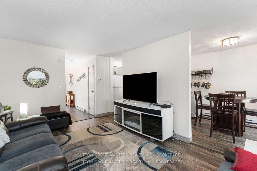 19 MacPherson Avenue Unit 28 photo 11