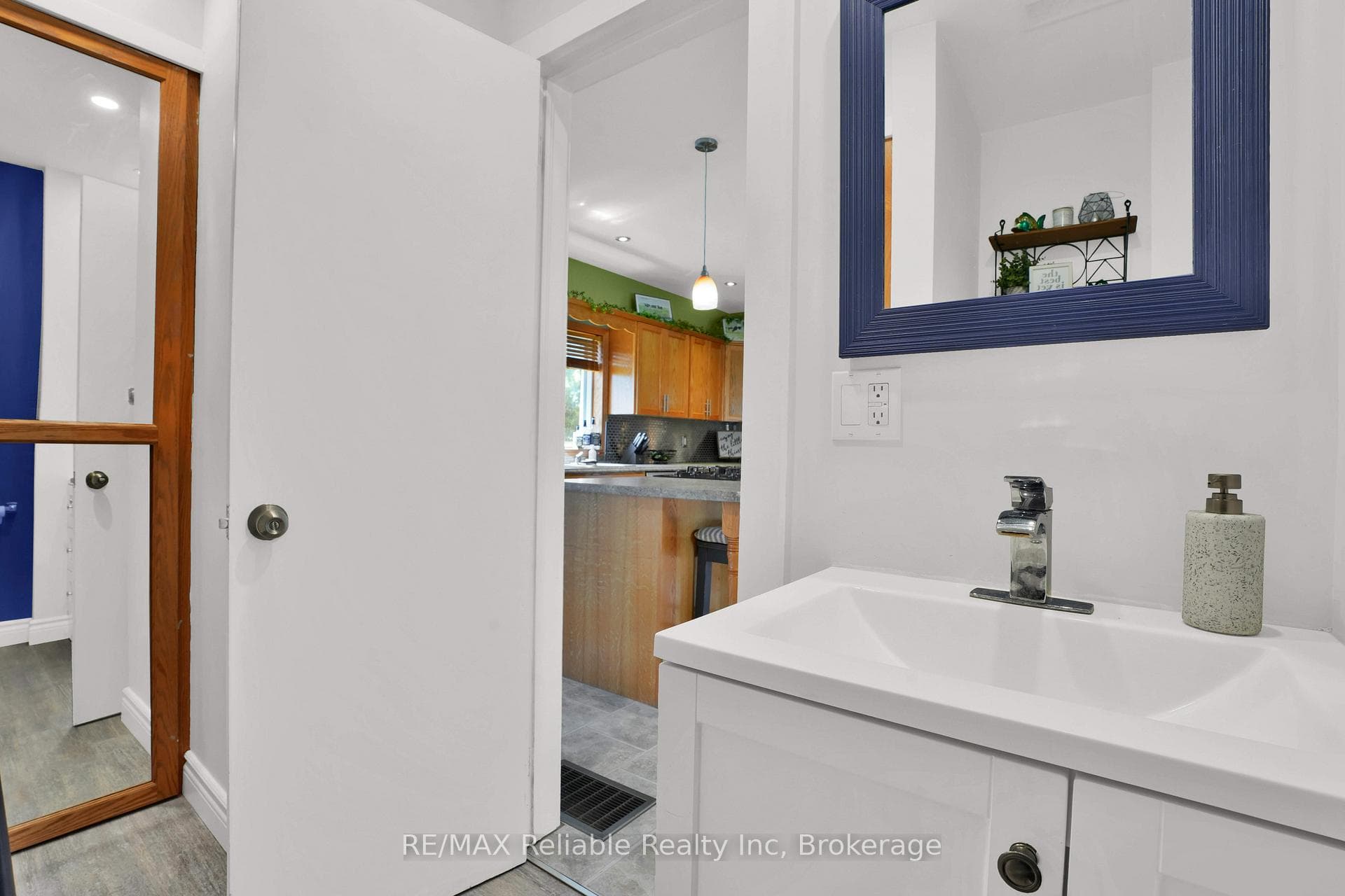 252 Kings Road photo 26