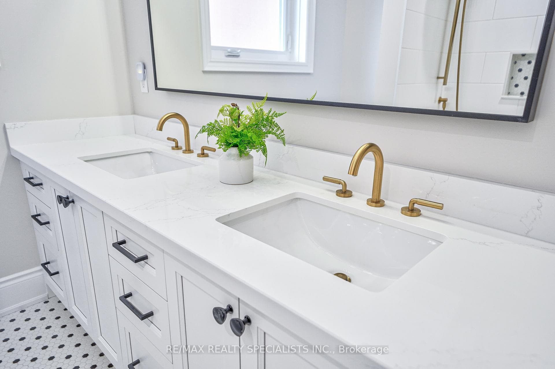 1482 VENTA Avenue photo 18