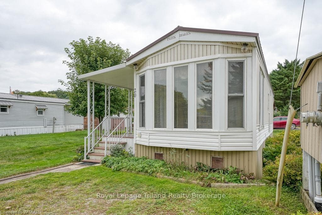 495856 10TH Line Unit 20 photo 6