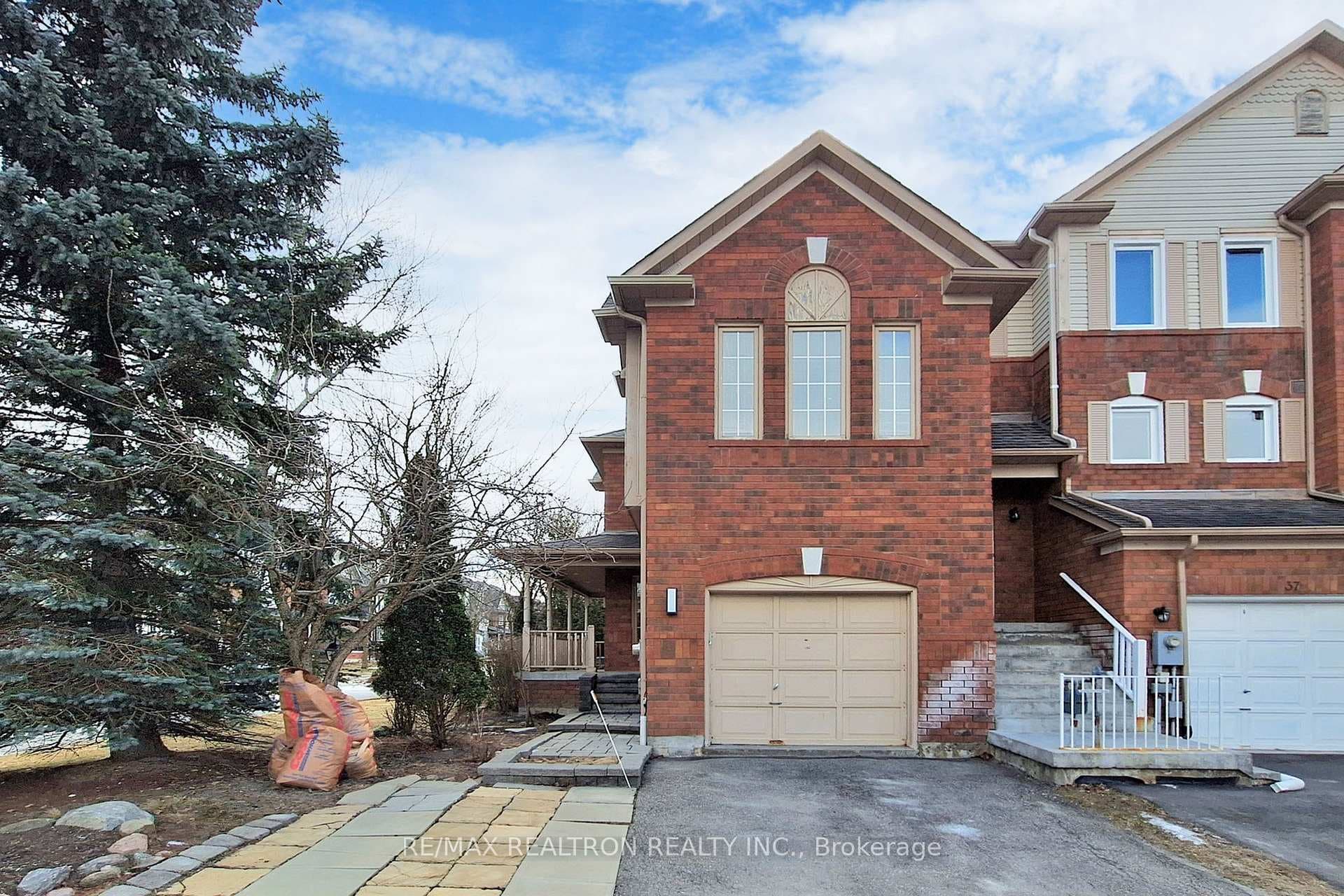 50 Luxton Avenue photo 4