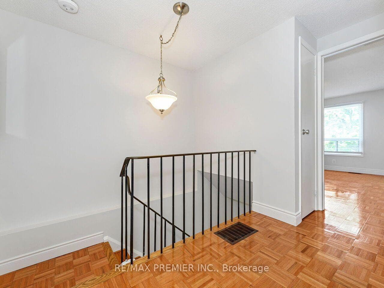 33 Laurel Valley Court photo 17