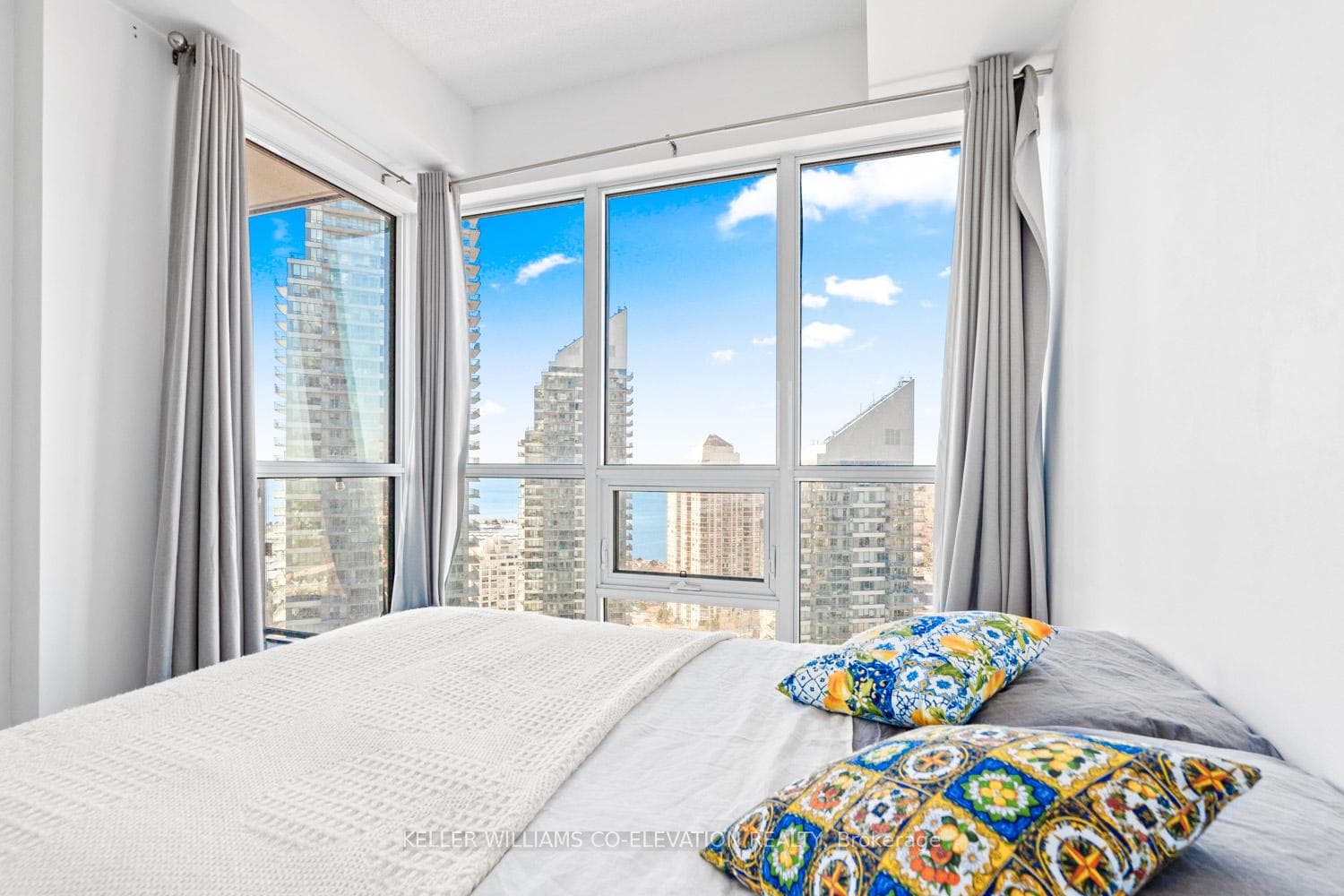 2220 Lakeshore Boulevard Unit 2910 photo 9
