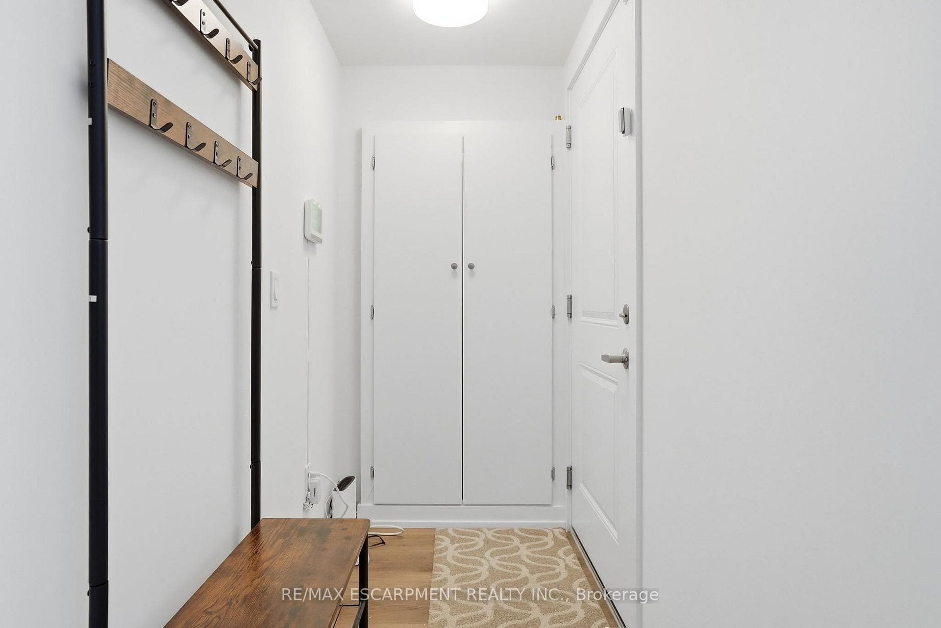 245 Burke Street photo 26