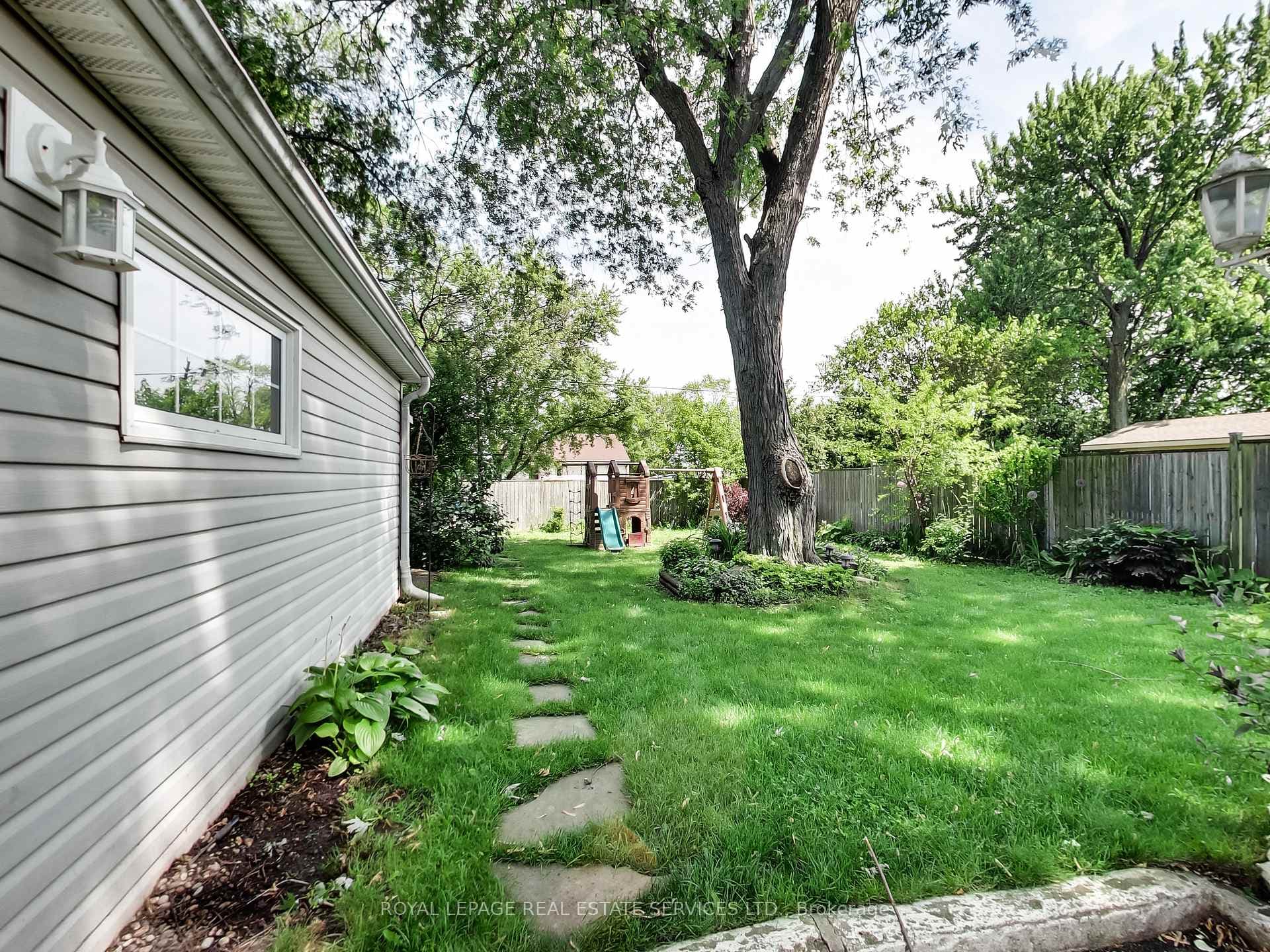 389 East 38th Street photo 36