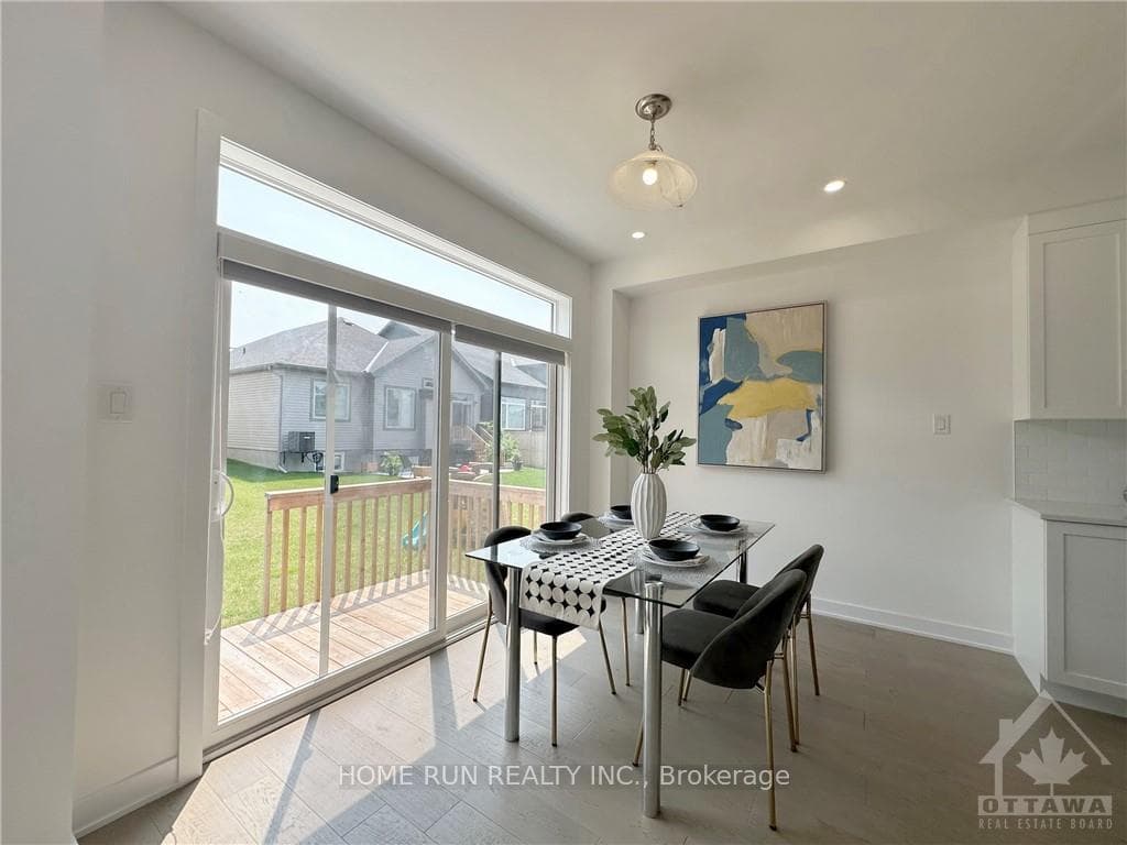 67 VICEROY Mews photo 8