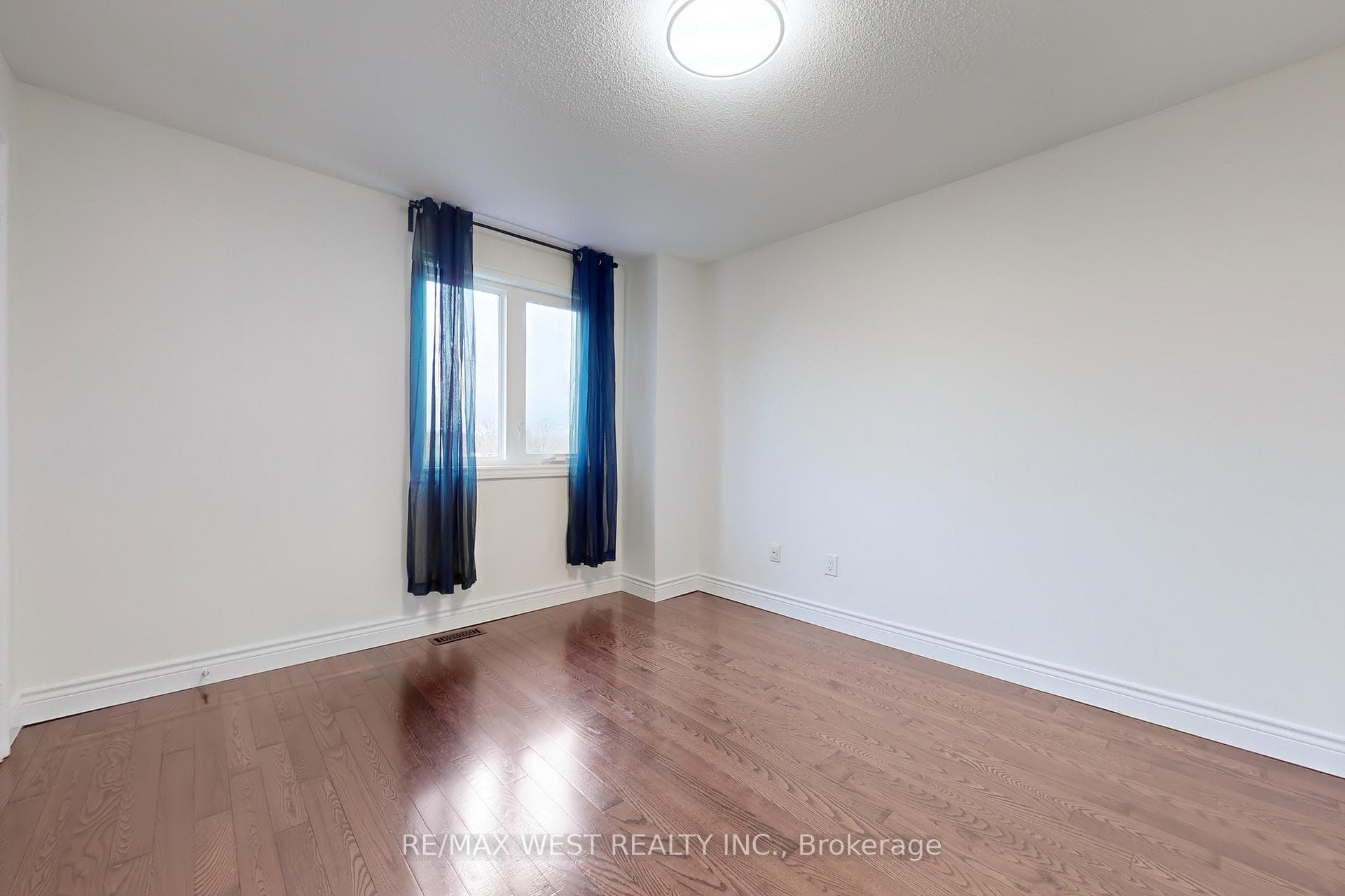 43 Chiswick Crescent photo 21