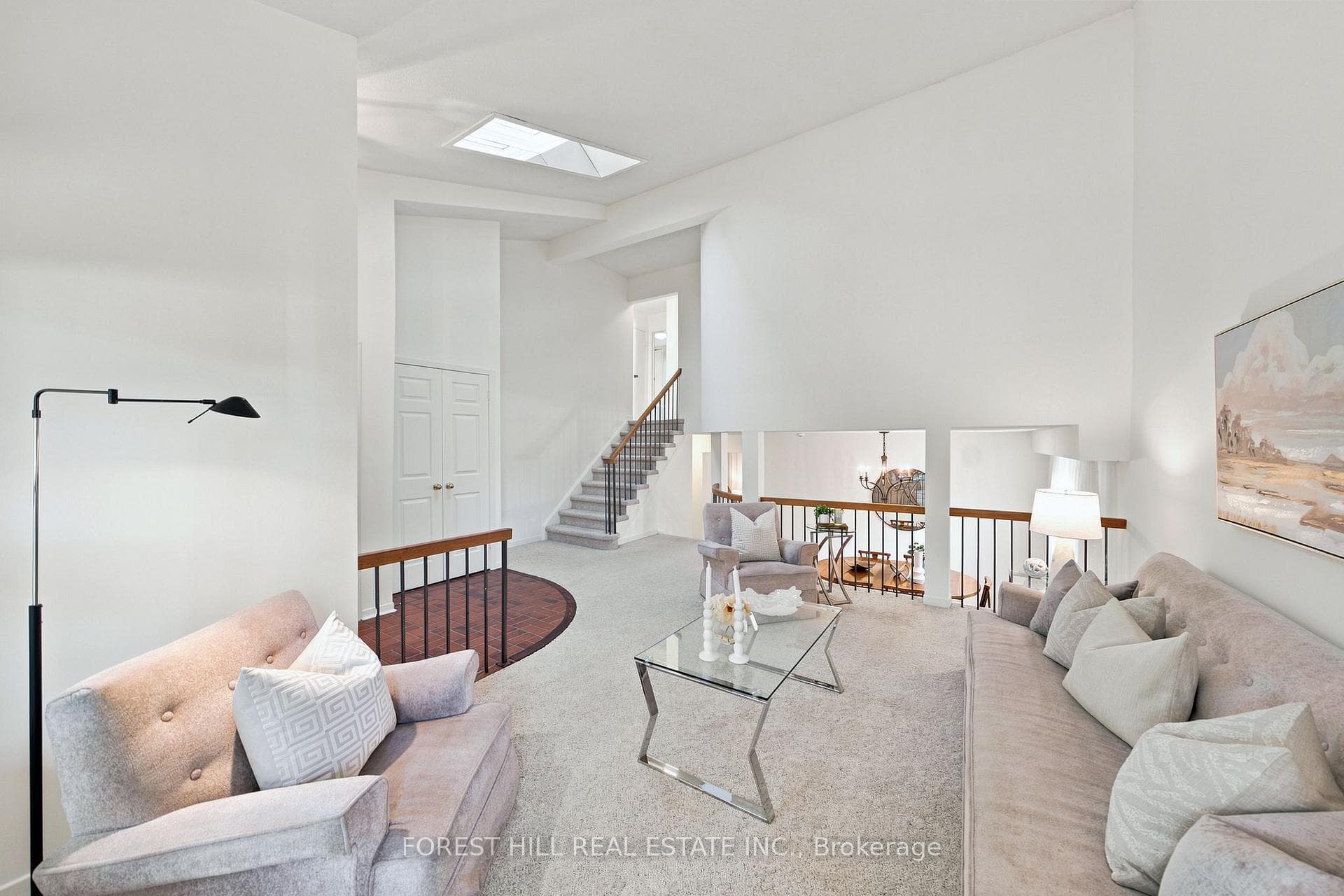 84 Kings College Road photo 6