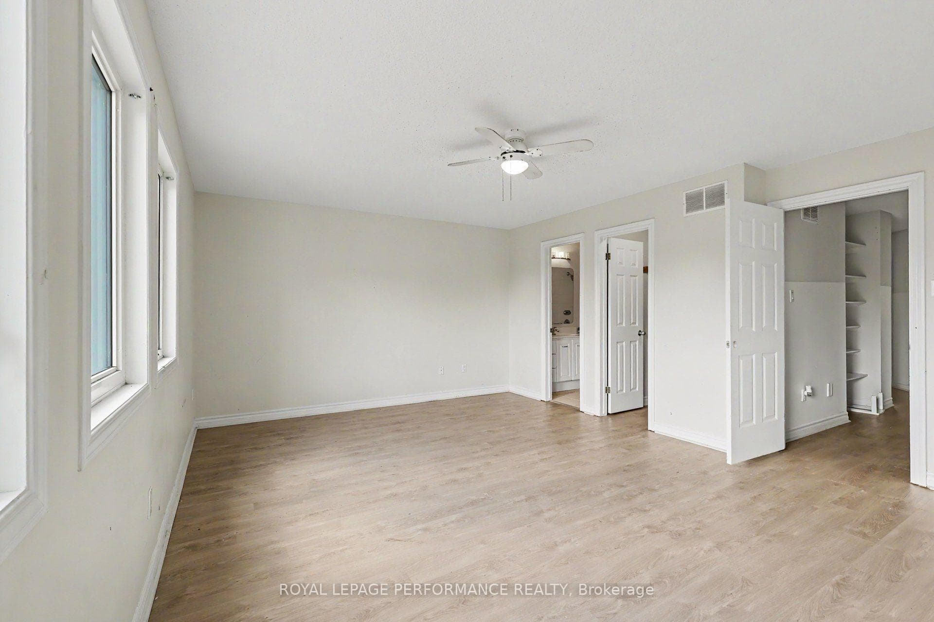 8 Southport Drive photo 14