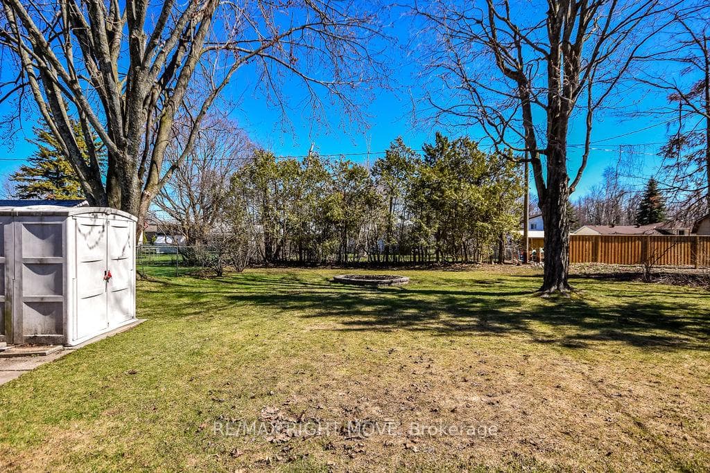 323 Collins Drive photo 32