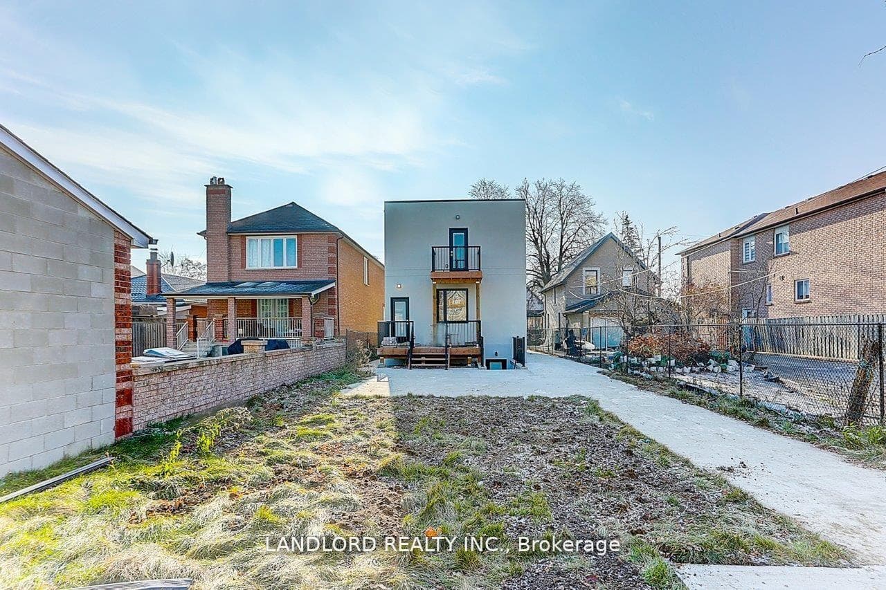 30 Lambton Avenue Unit Upper photo 33