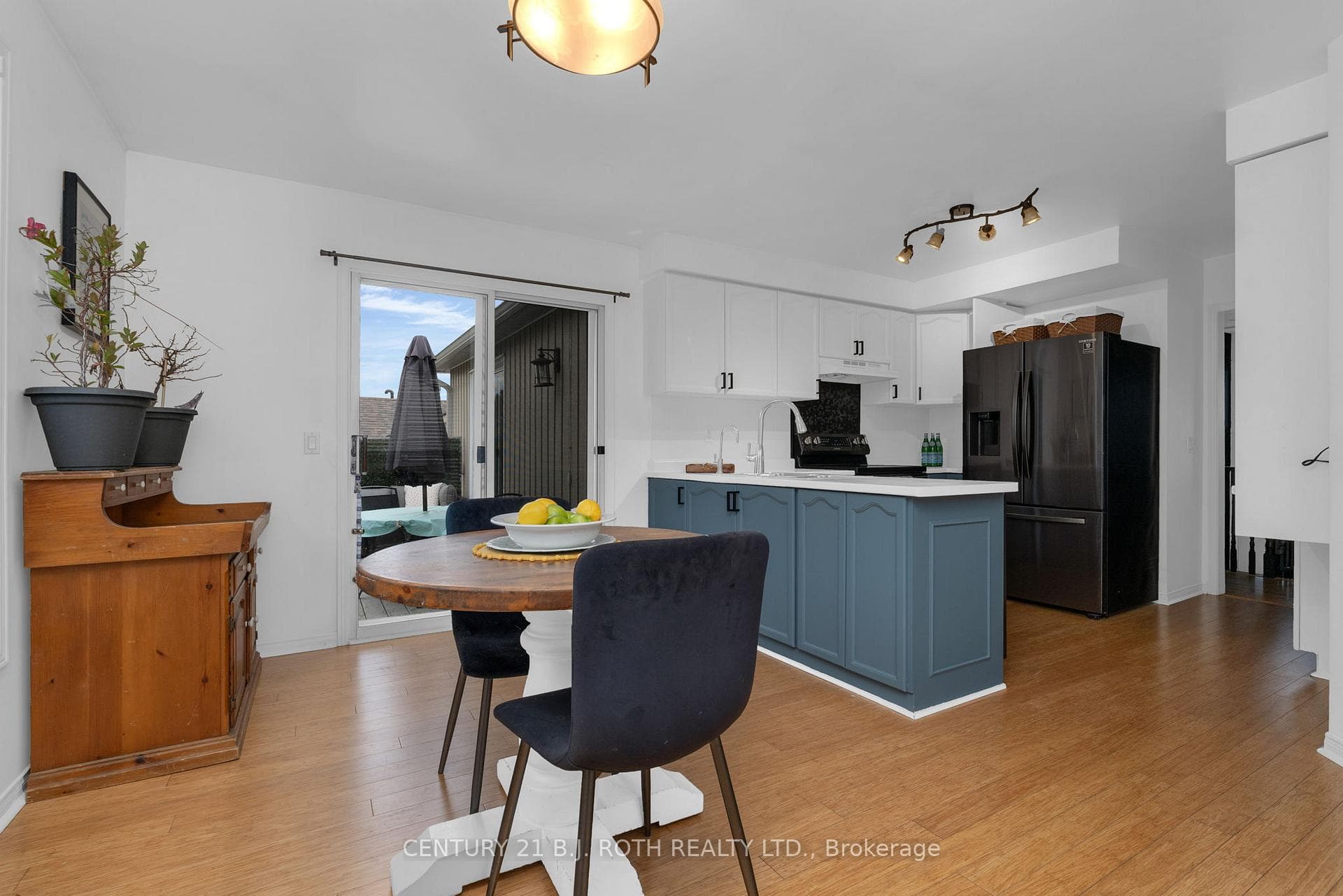 30 Frontier Avenue photo 11