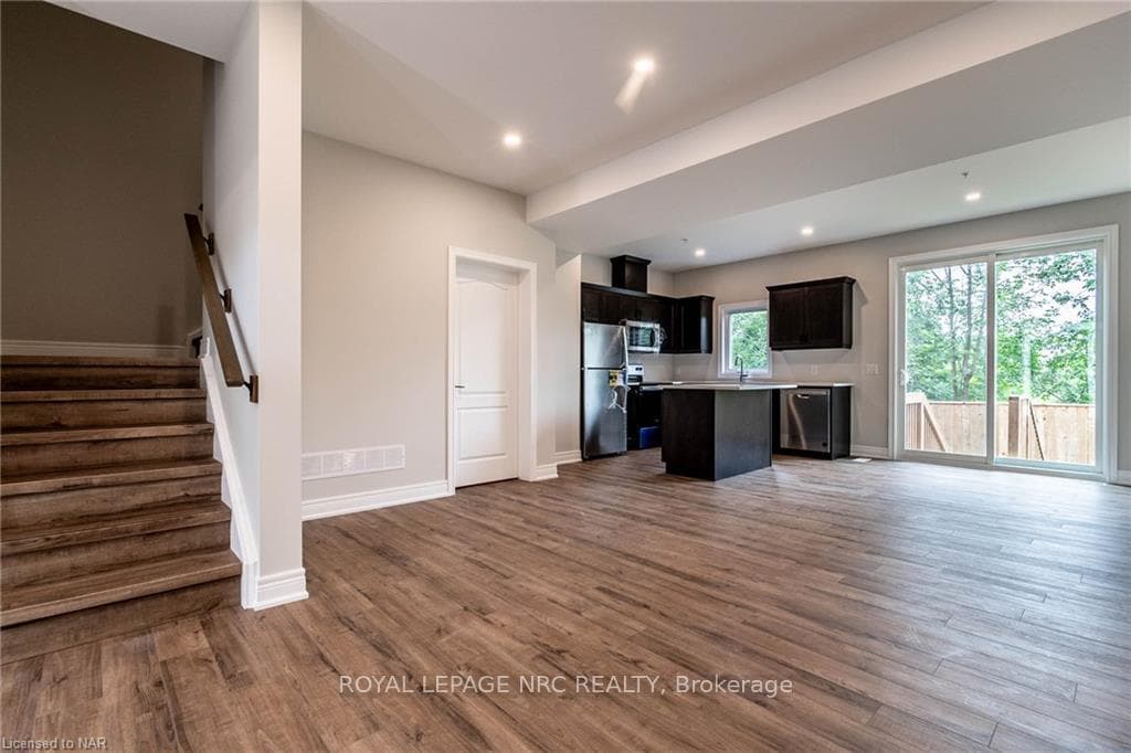121A Moffatt Street Unit 9 photo 8