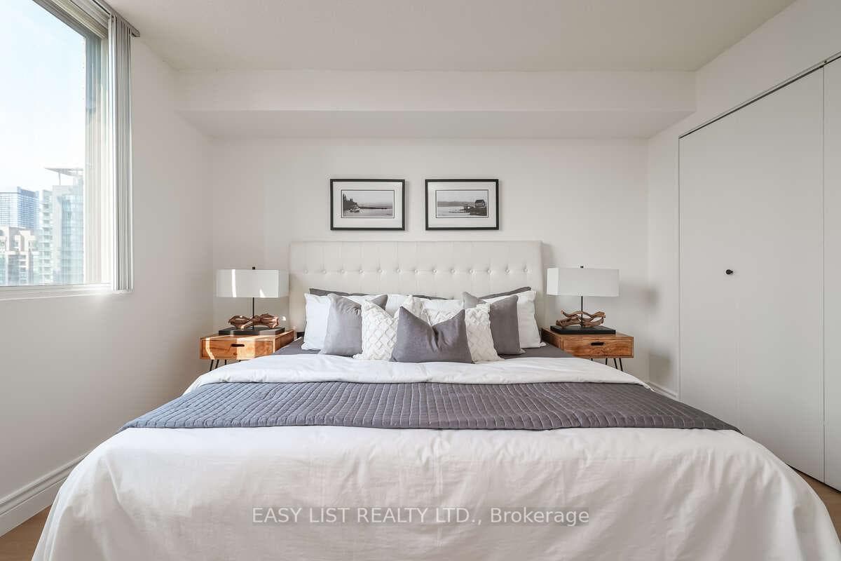 25 Grenville Street Unit 2404 photo 28
