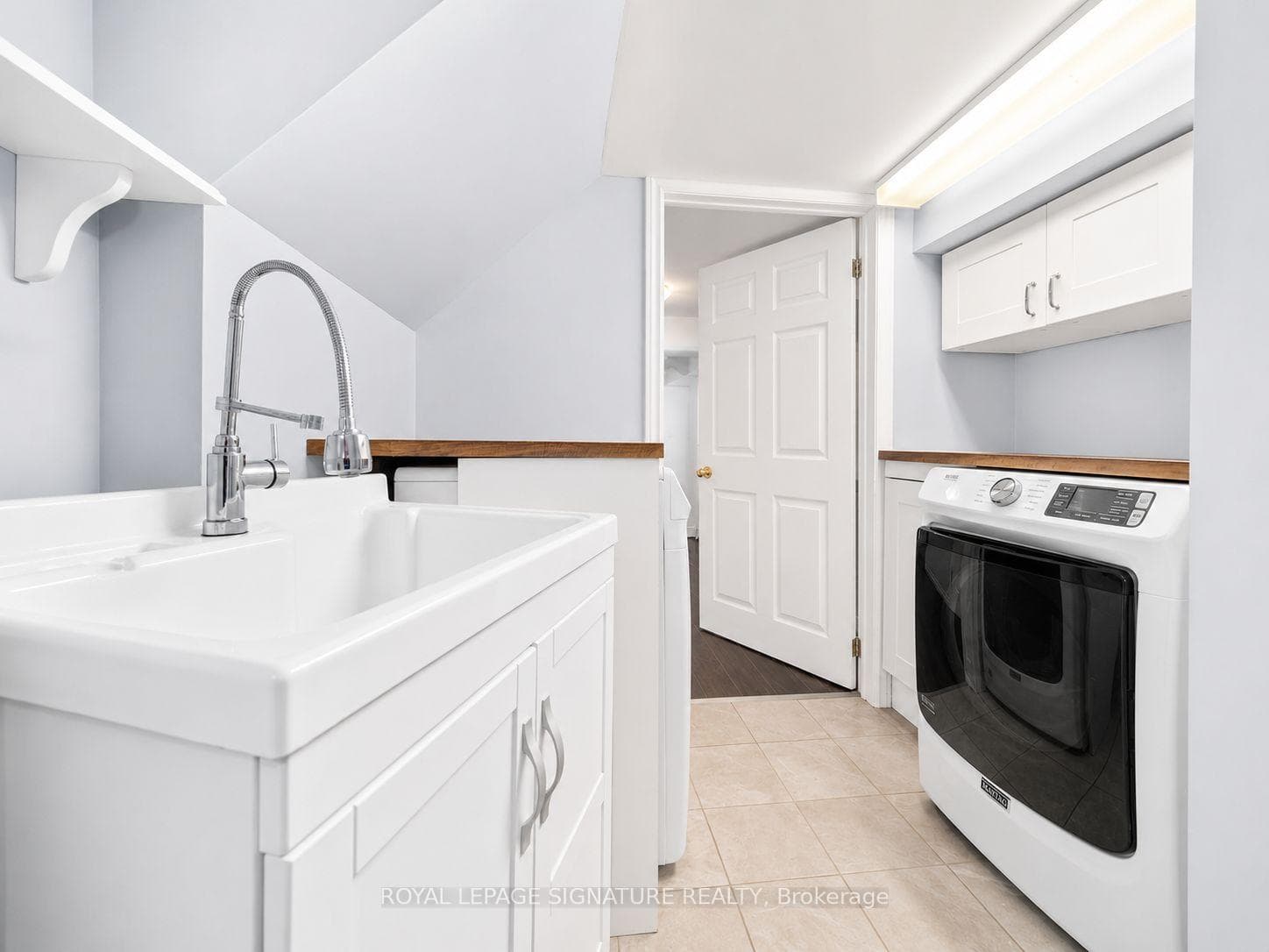 621 Wychwood Street Unit Bsmt photo 3