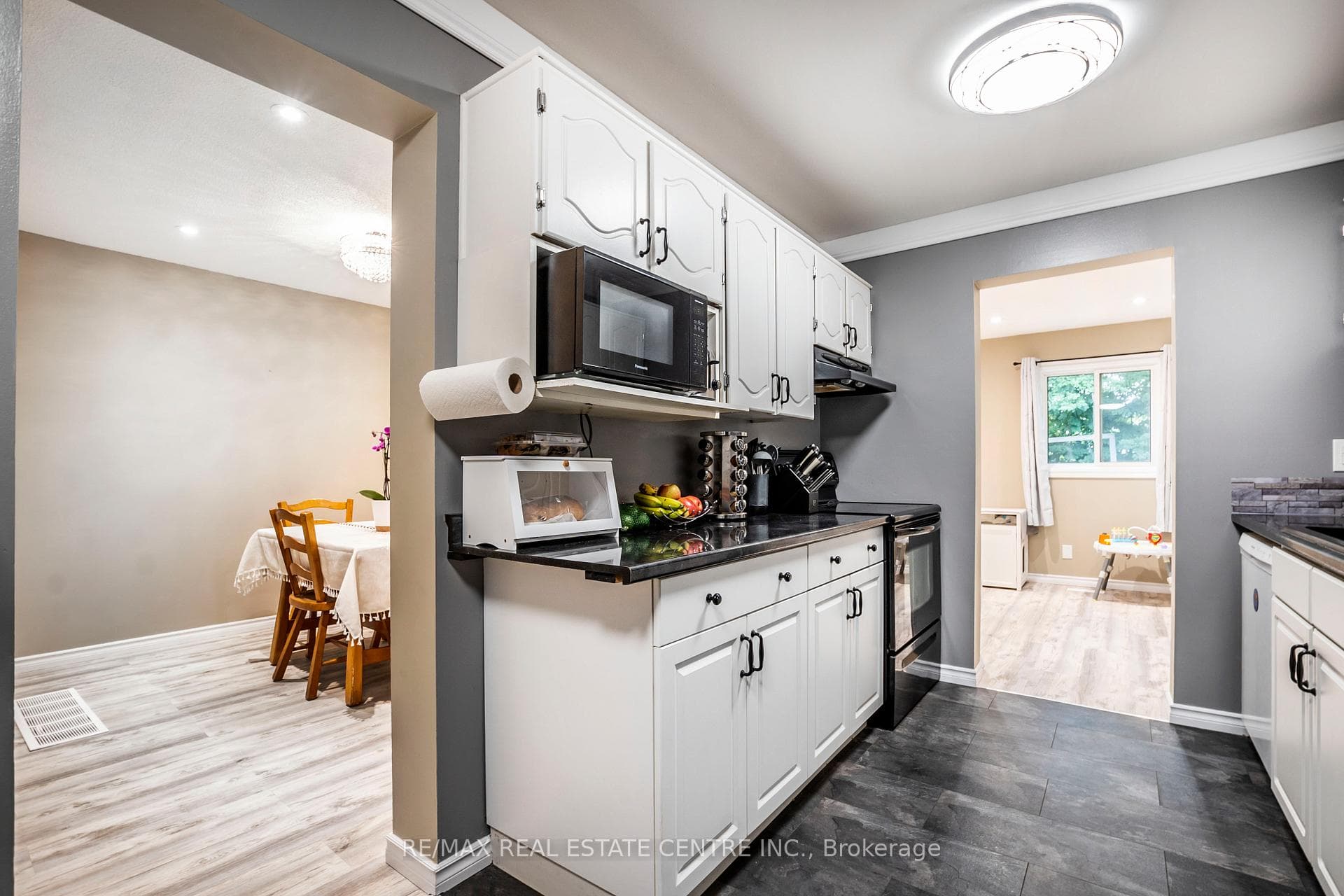 250 Satok Crescent Unit 18 photo 7