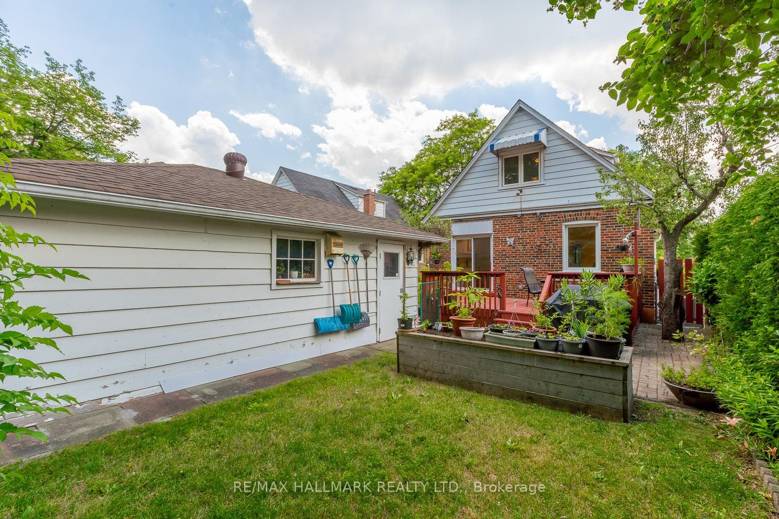 945 Pharmacy Avenue photo 41