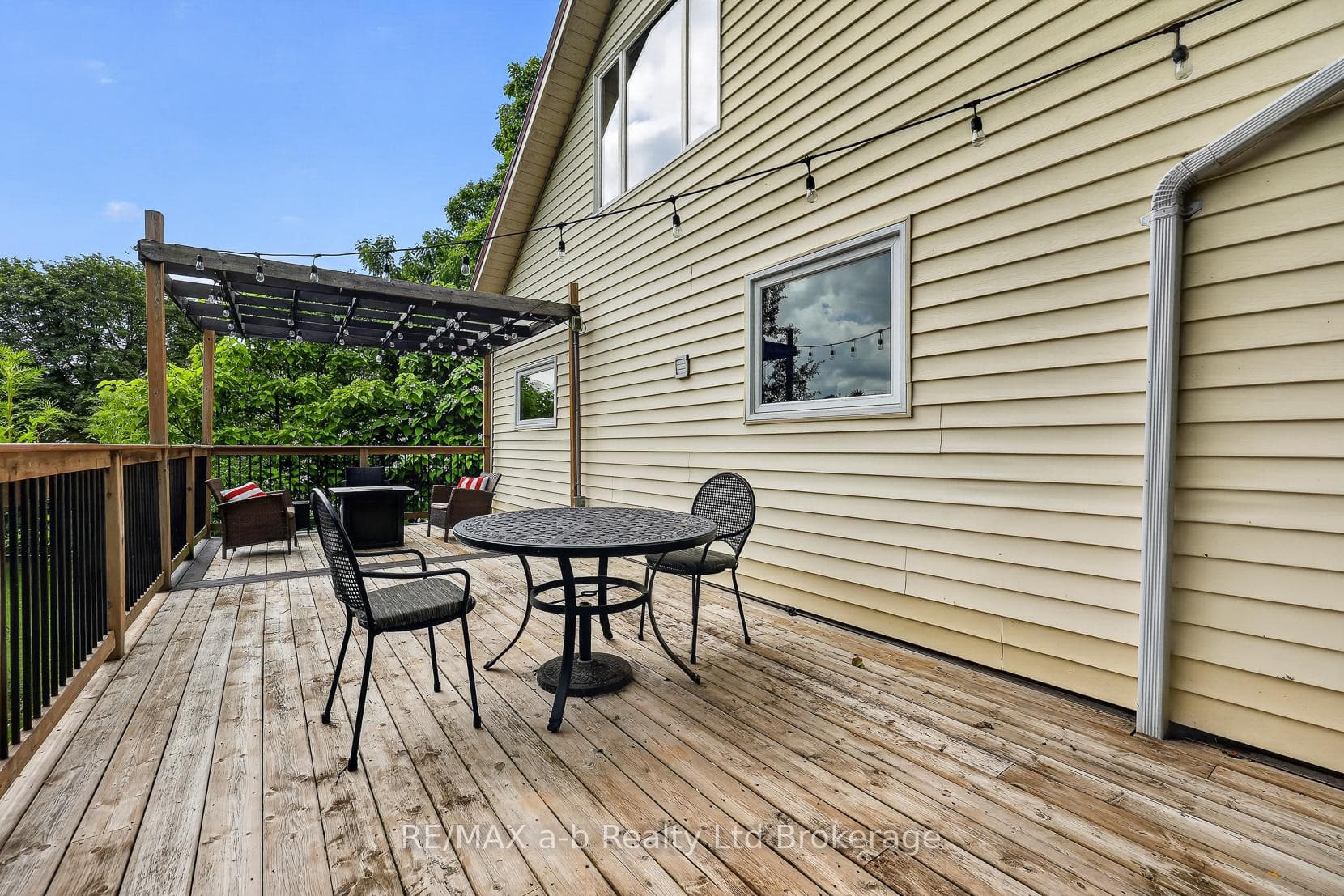 301 Thames Street photo 24