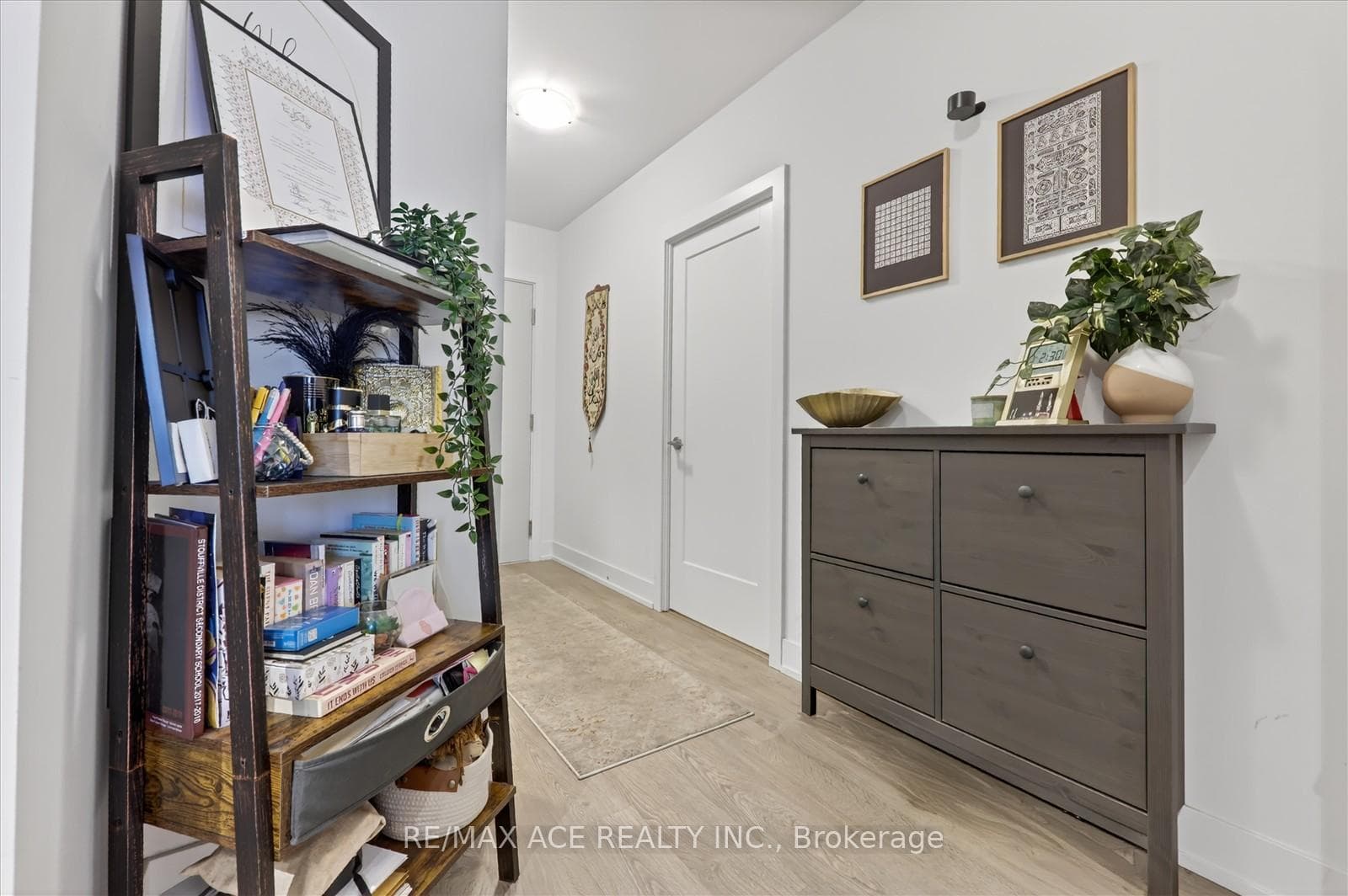 2550 Simcoe Street Unit 809 photo 16
