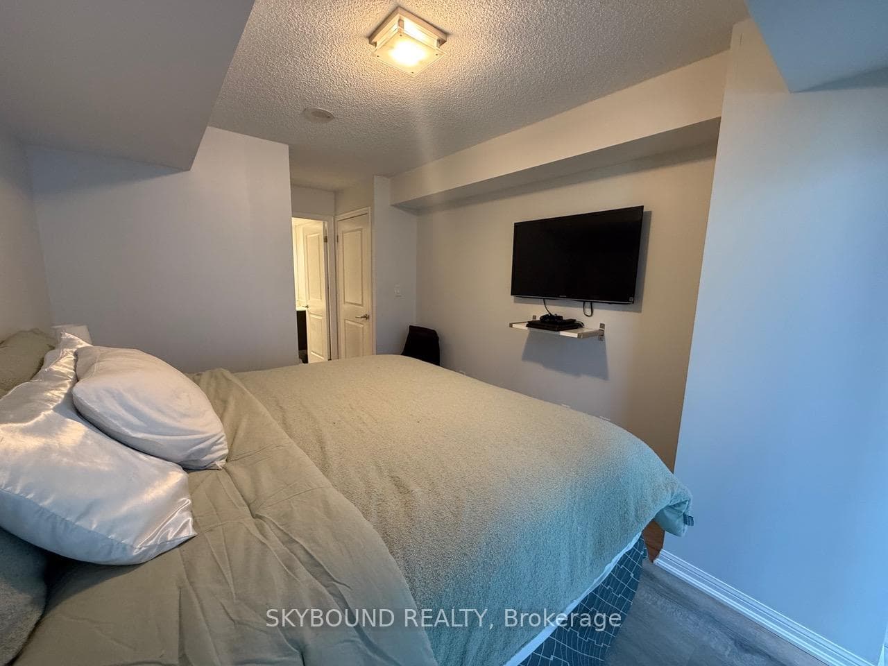 400 Adelaide Street Unit 801 photo 17