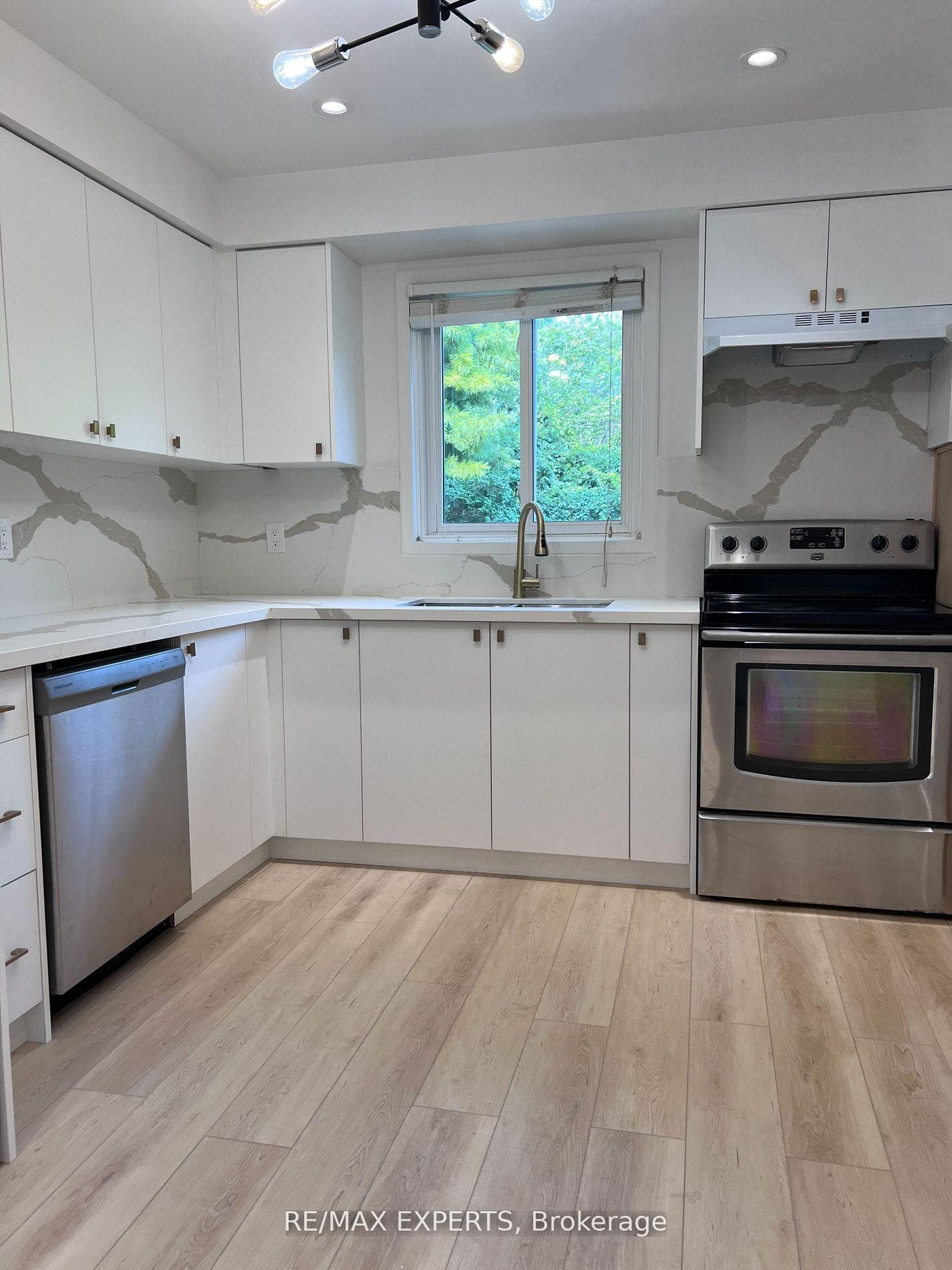 103 Guthrie Crescent photo 5