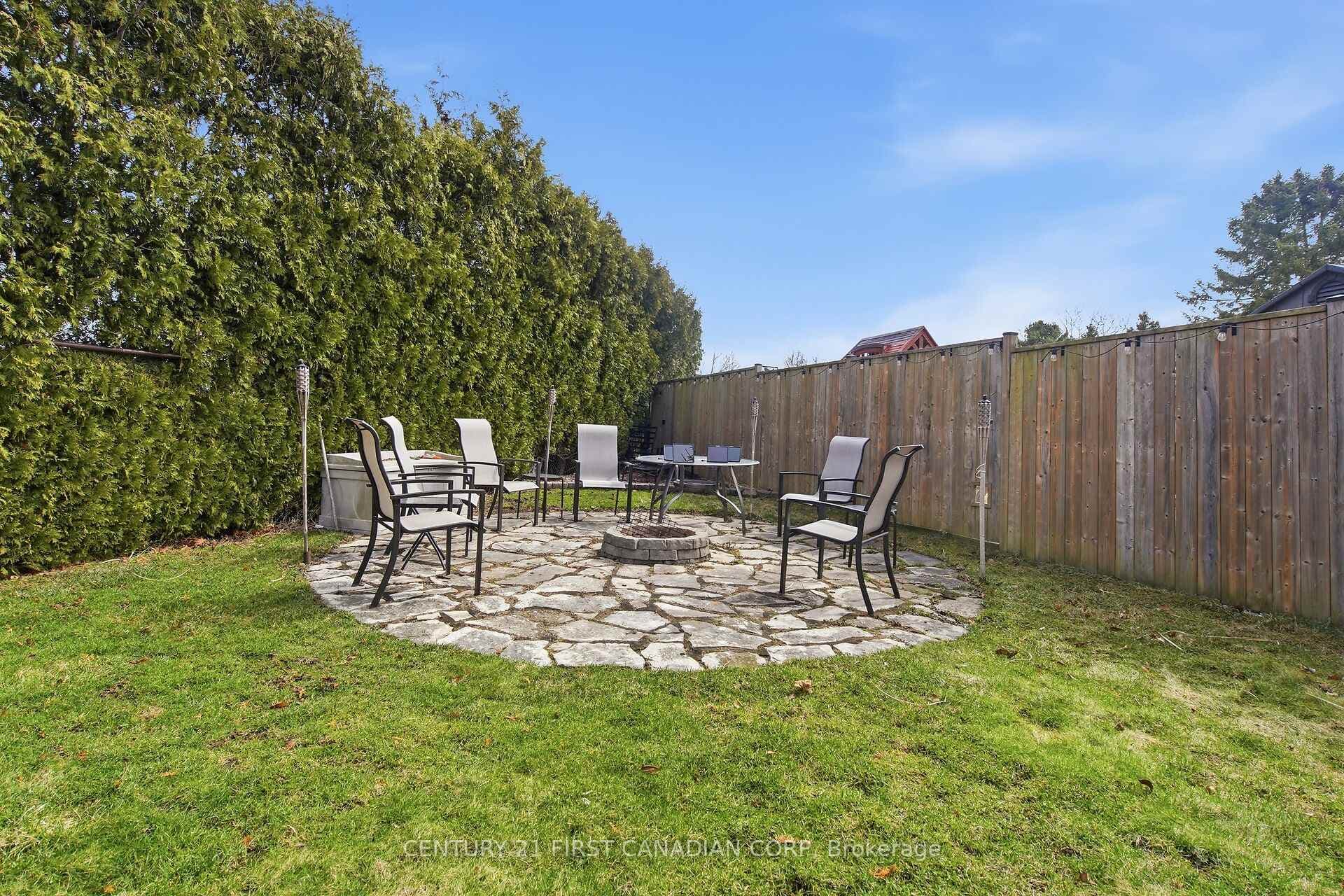 87 Grieve Place photo 32