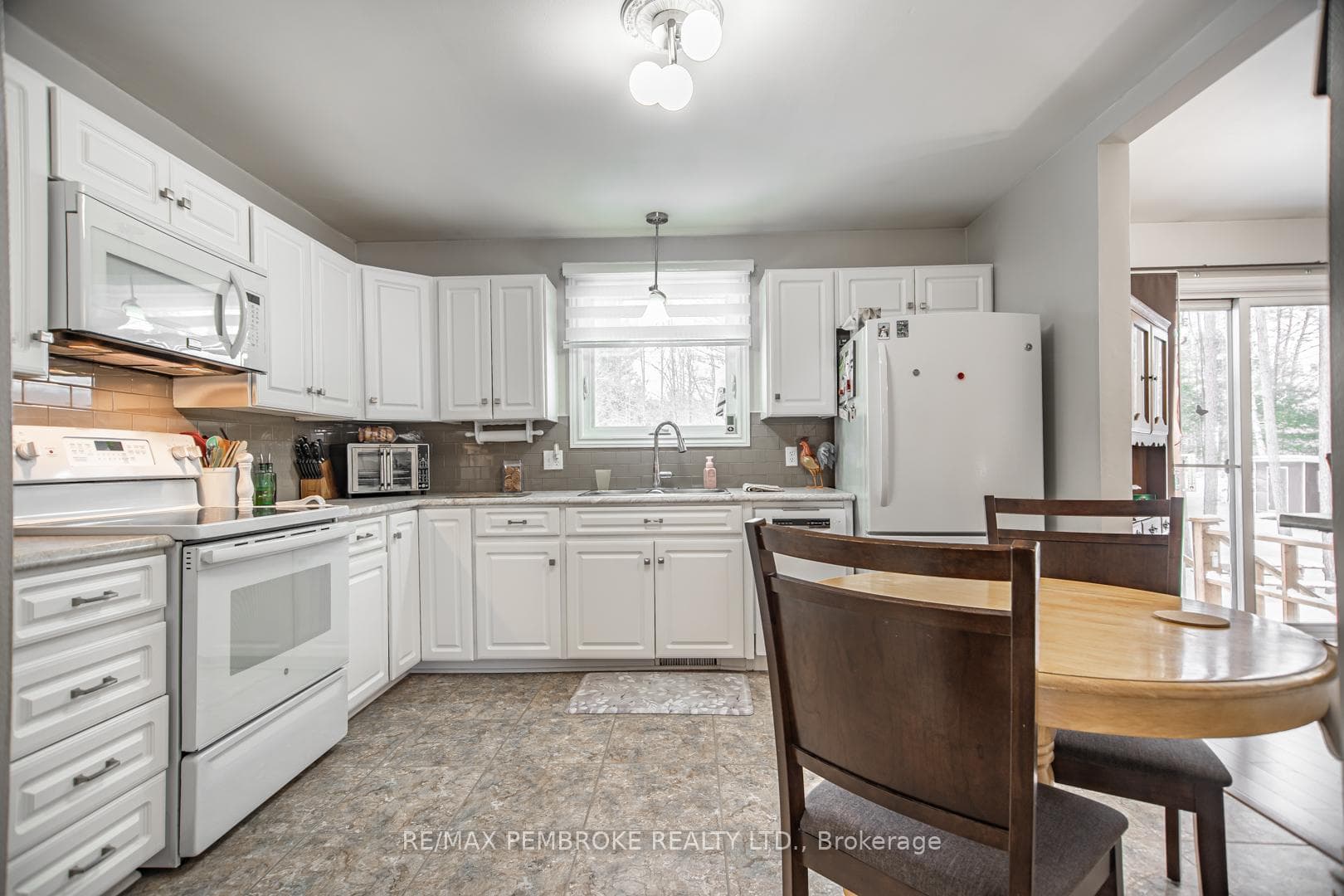 784 Airport Road photo 8