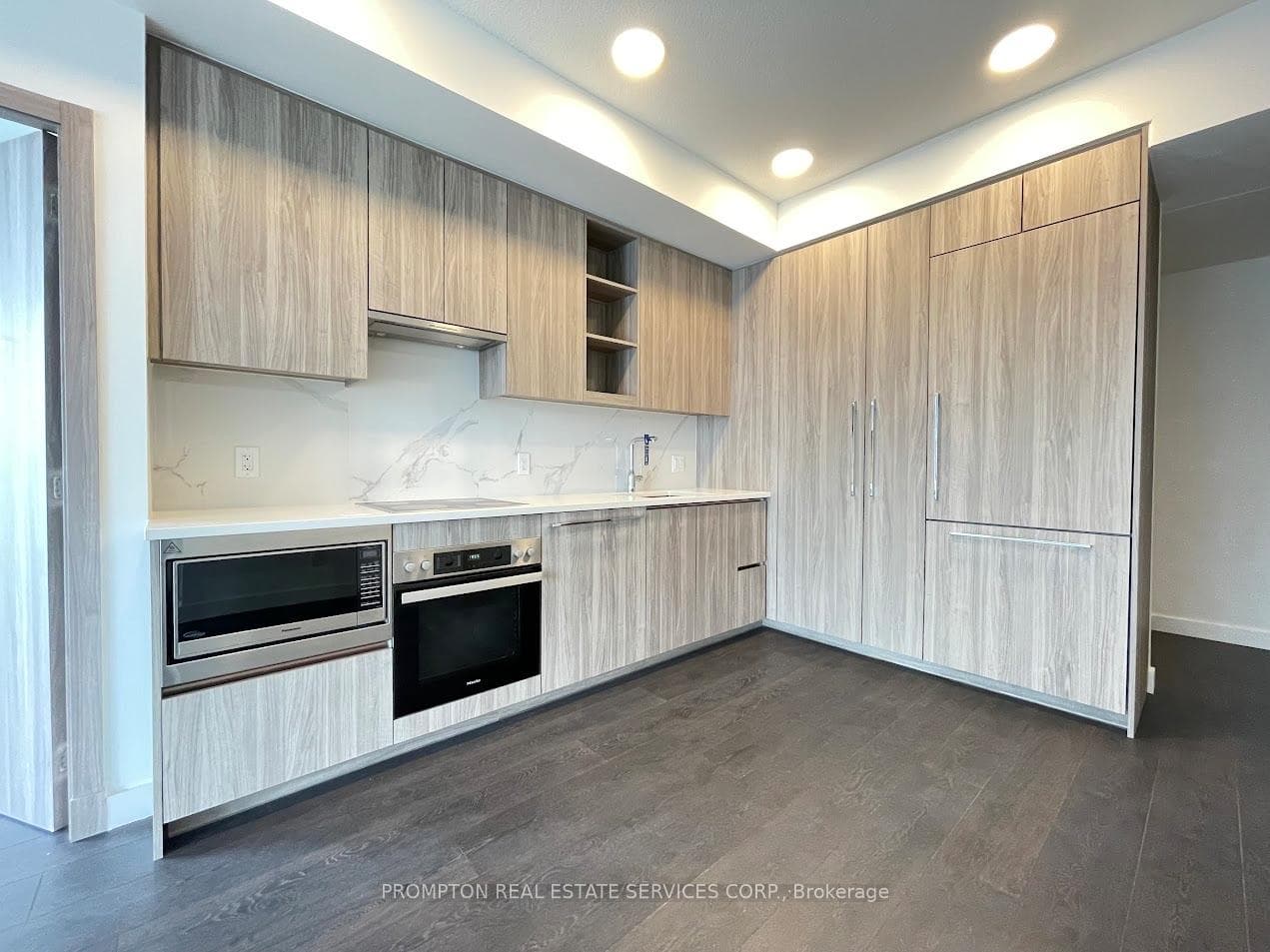 27 Mcmahon Drive Unit 3001 photo 3