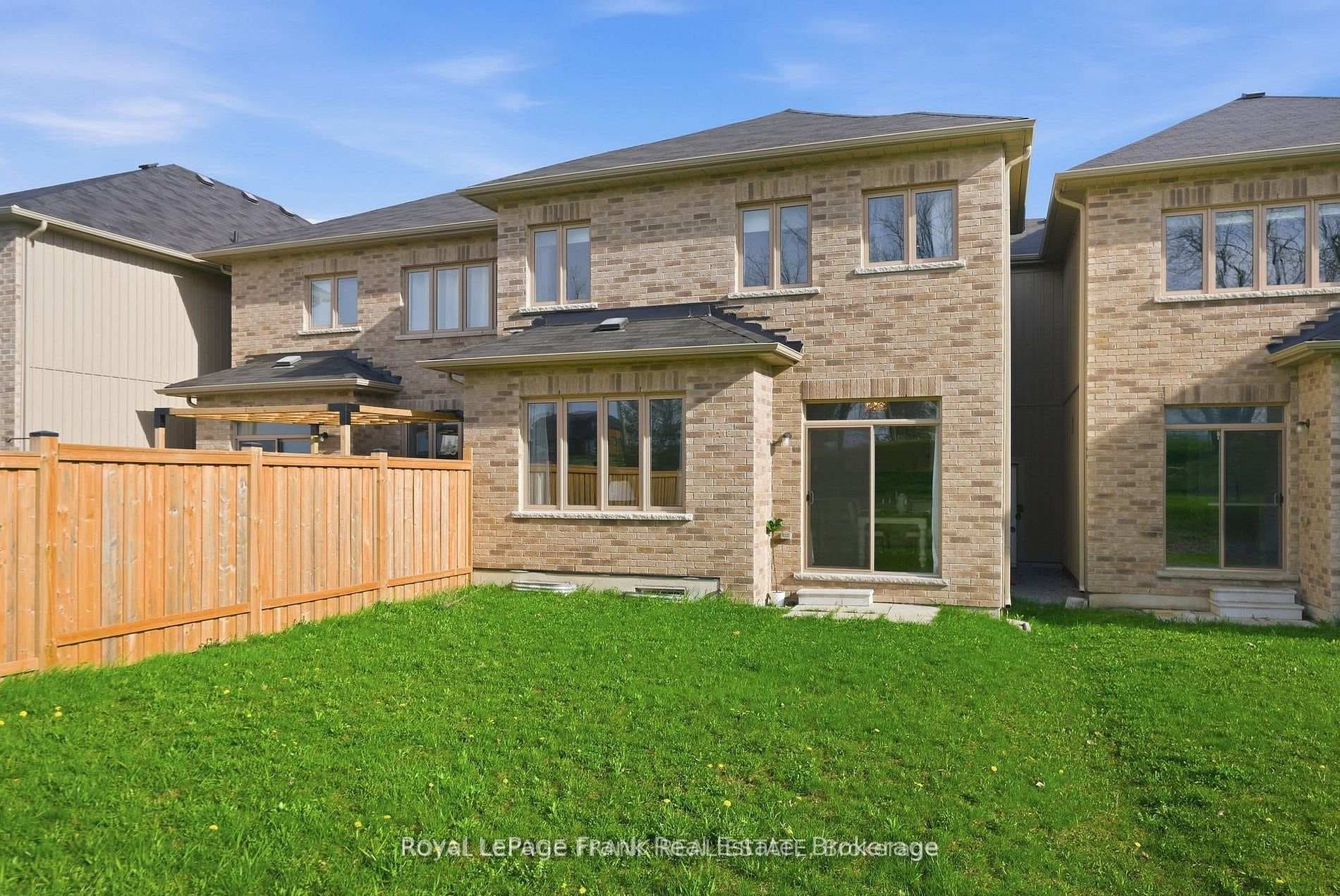 15 Highlands Boulevard photo 27