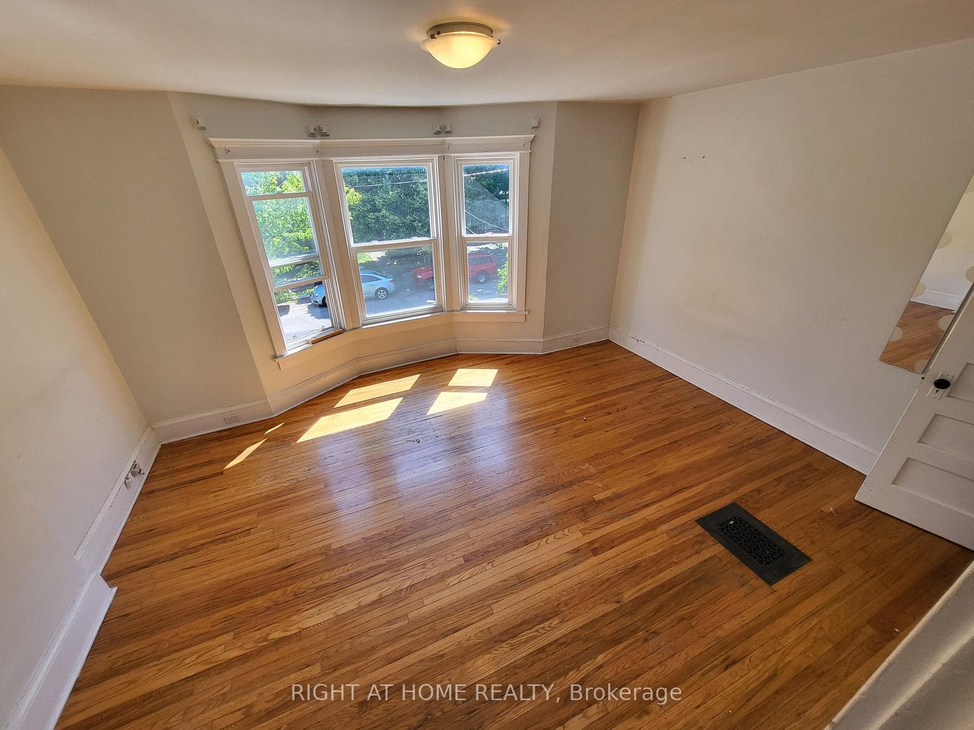 194 Beatrice Street Unit 2 photo 12
