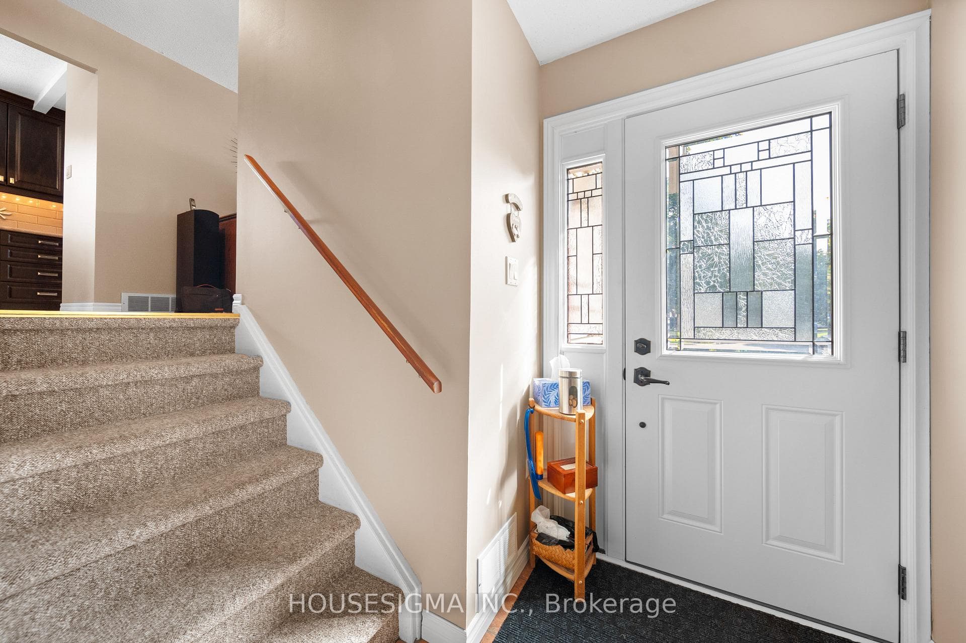 175 Carlyle Drive photo 3