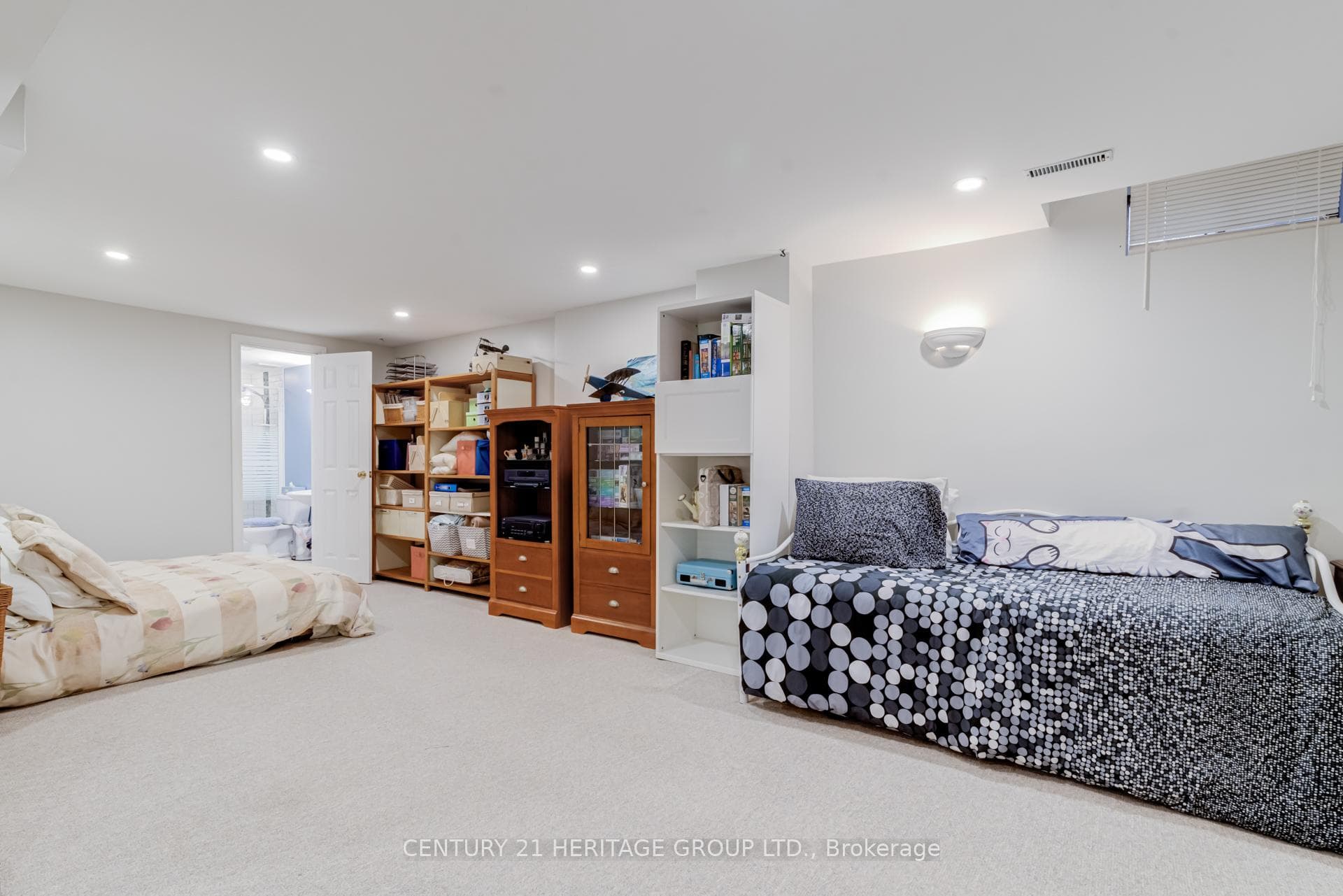 742 Leslie Valley Drive photo 32
