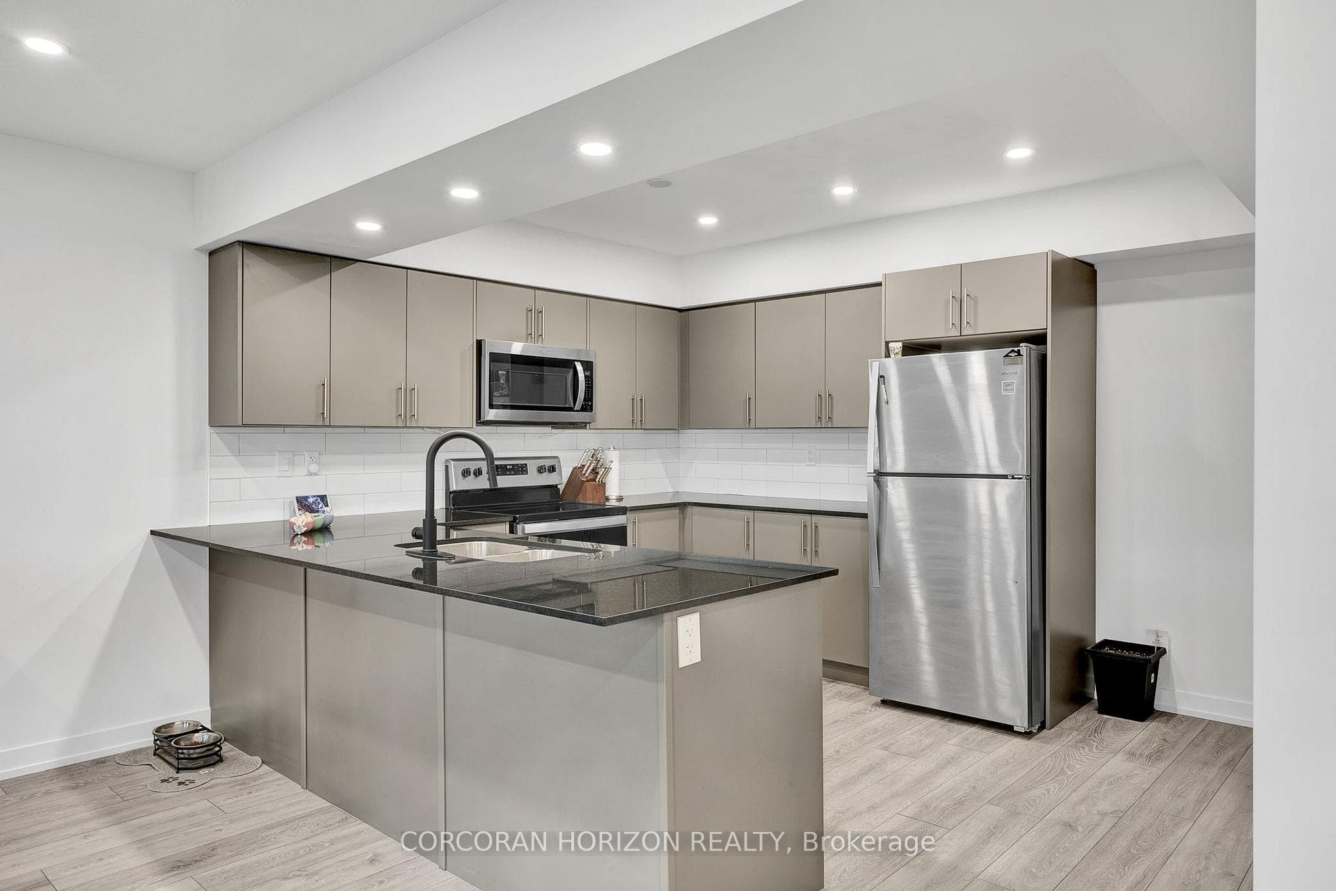 211 West Oak Trail photo 8