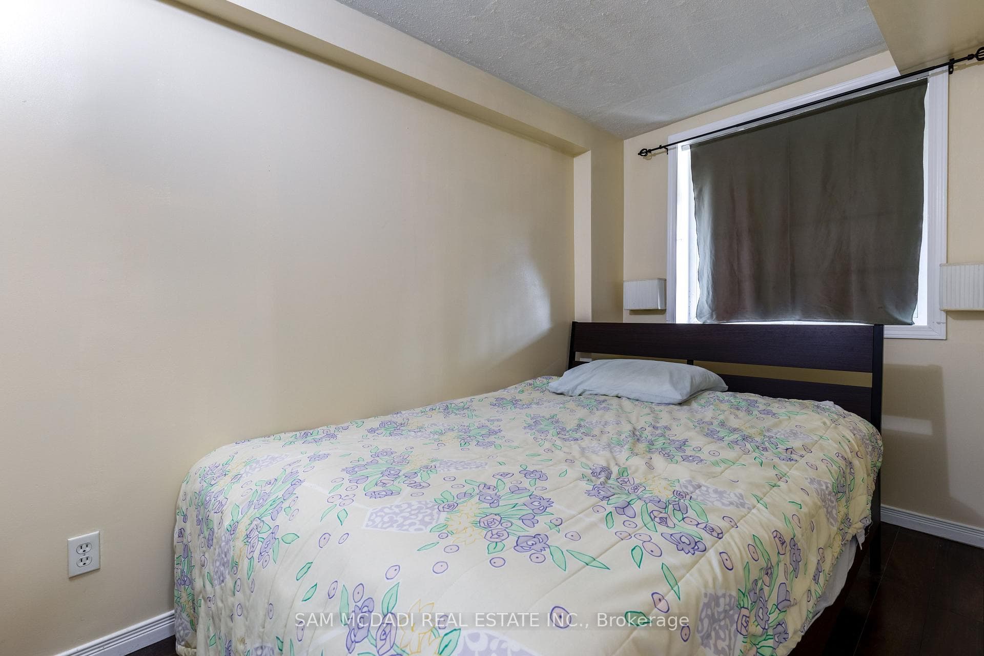 Basement Bed With Window