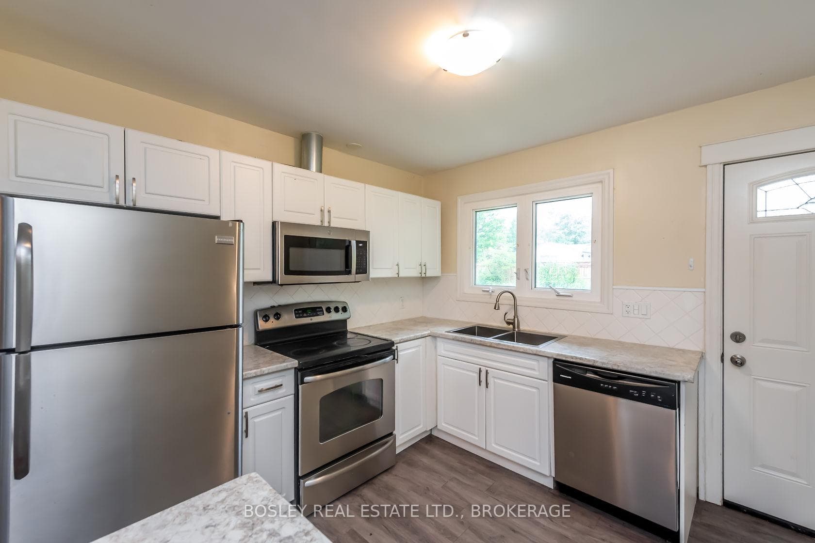 16 Strathmore Road photo 8