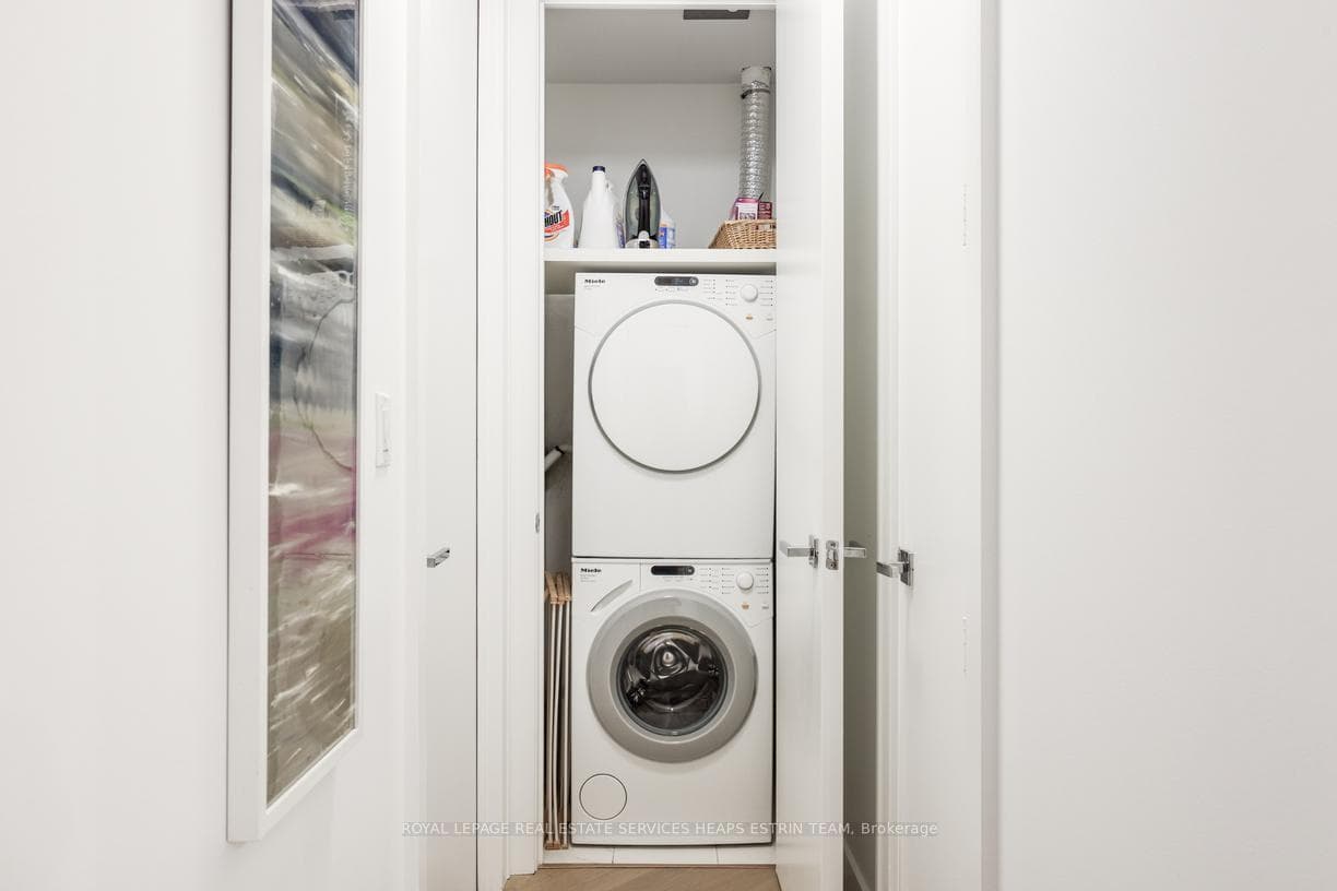 29 Queens Quay Unit 916 photo 18
